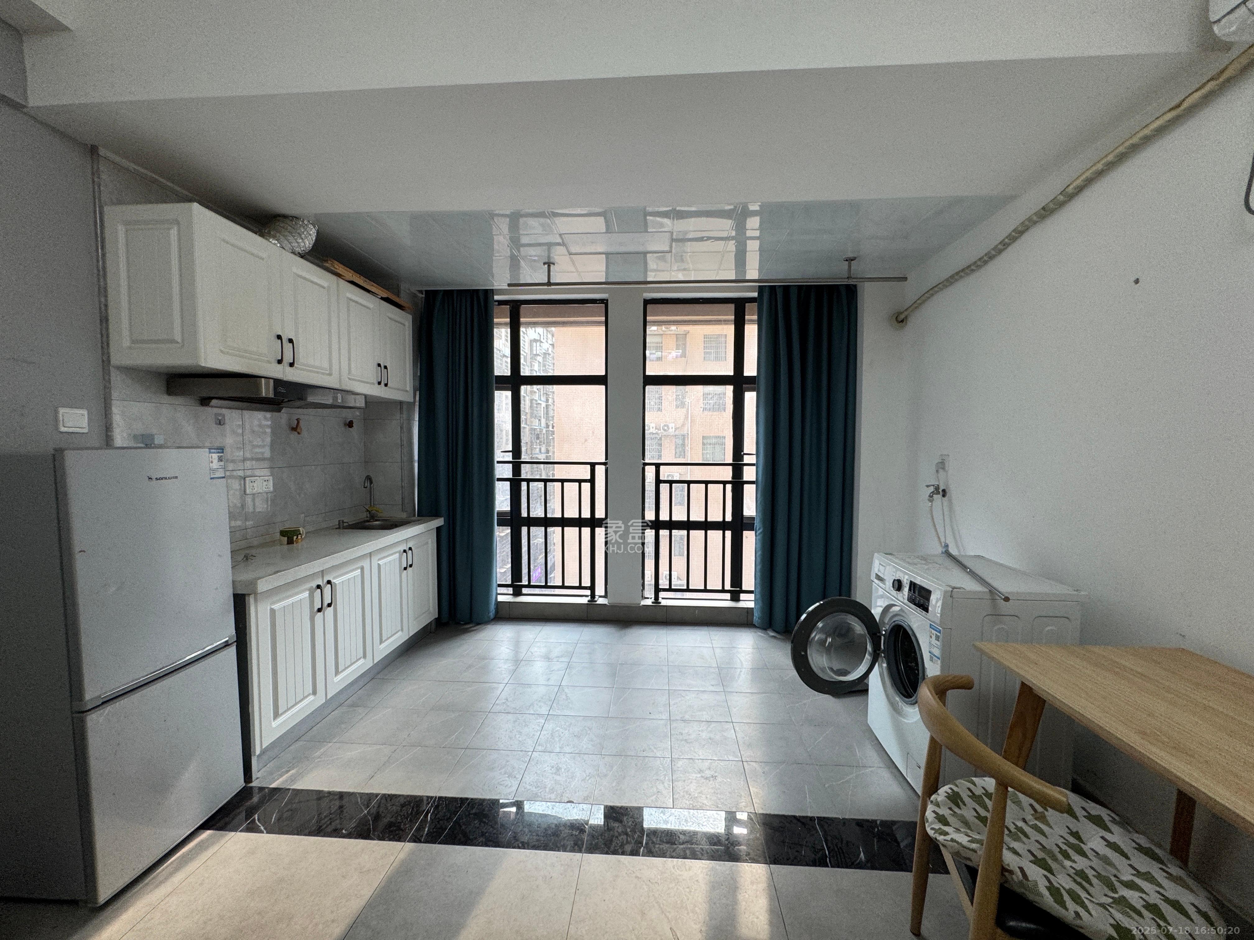 云集国际 1室1厅1卫 1300.0元/月 云集国际 1室1厅1卫 1300.0元/月室内图