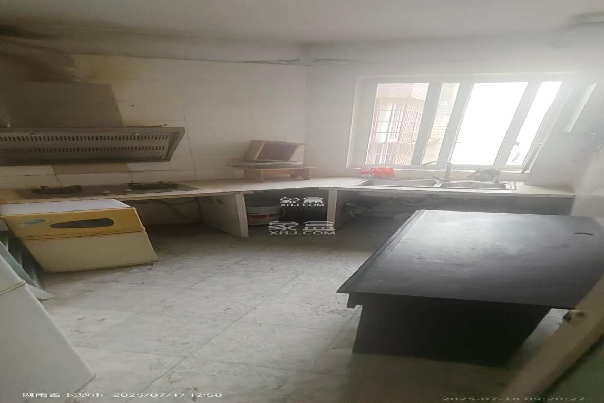 金麓西岸和苑  2室1厅1卫    2000.0元/月 金麓西岸和苑  2室1厅1卫    2000.0元/月室内图