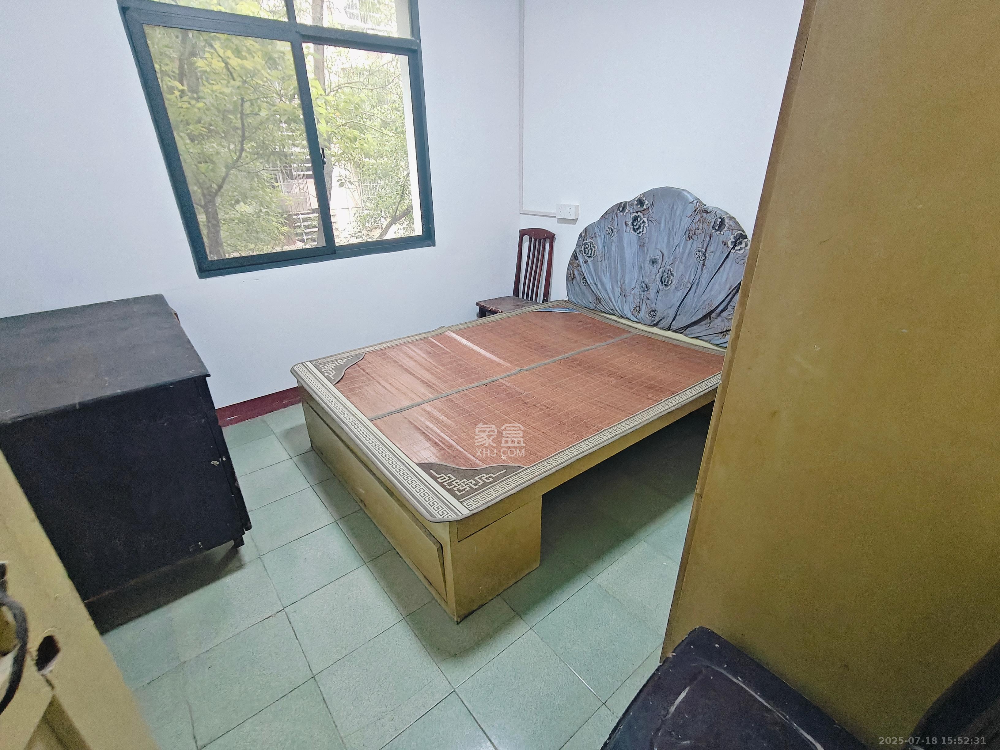 向东南社区  2室1厅1卫    1300.0元/月