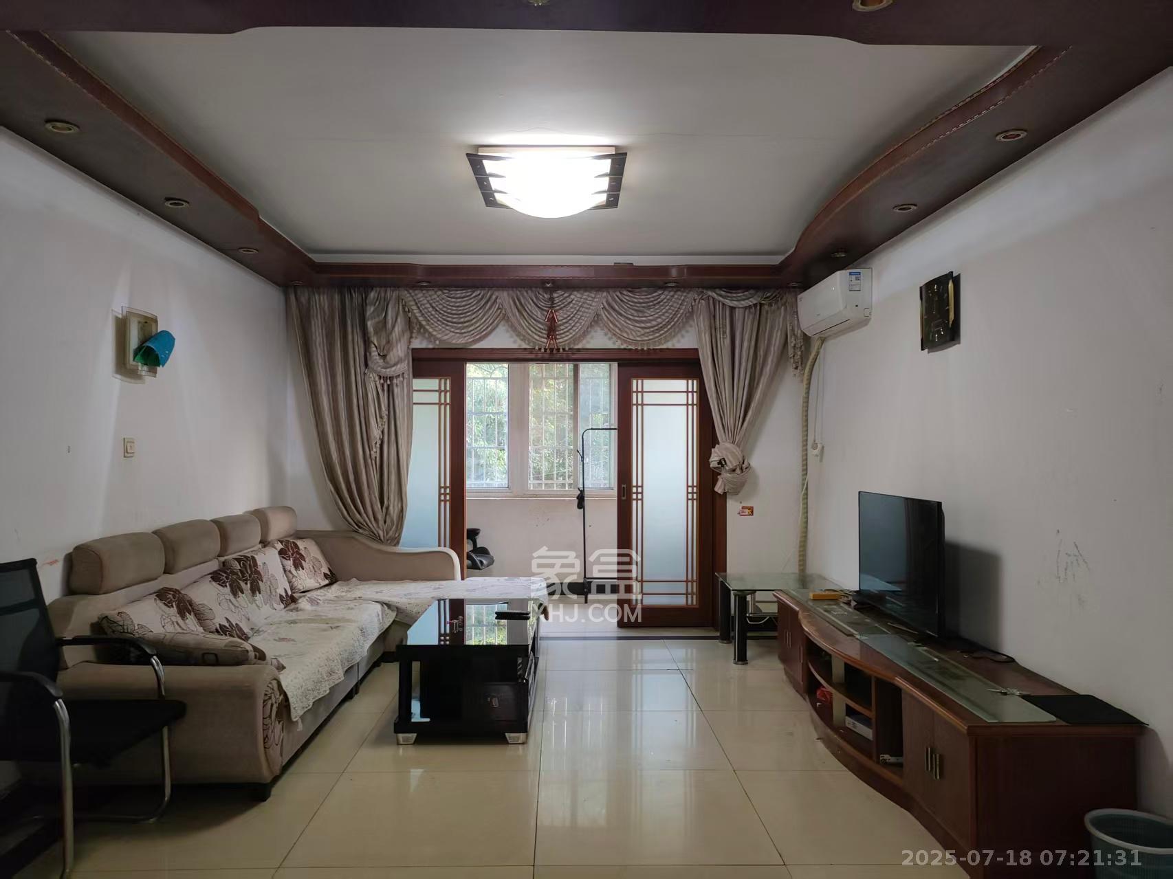 景湾小区(井湾小区) 3室2厅2卫 1600.0元/月 景湾小区(井湾小区) 3室2厅2卫 1600.0元/月室内图