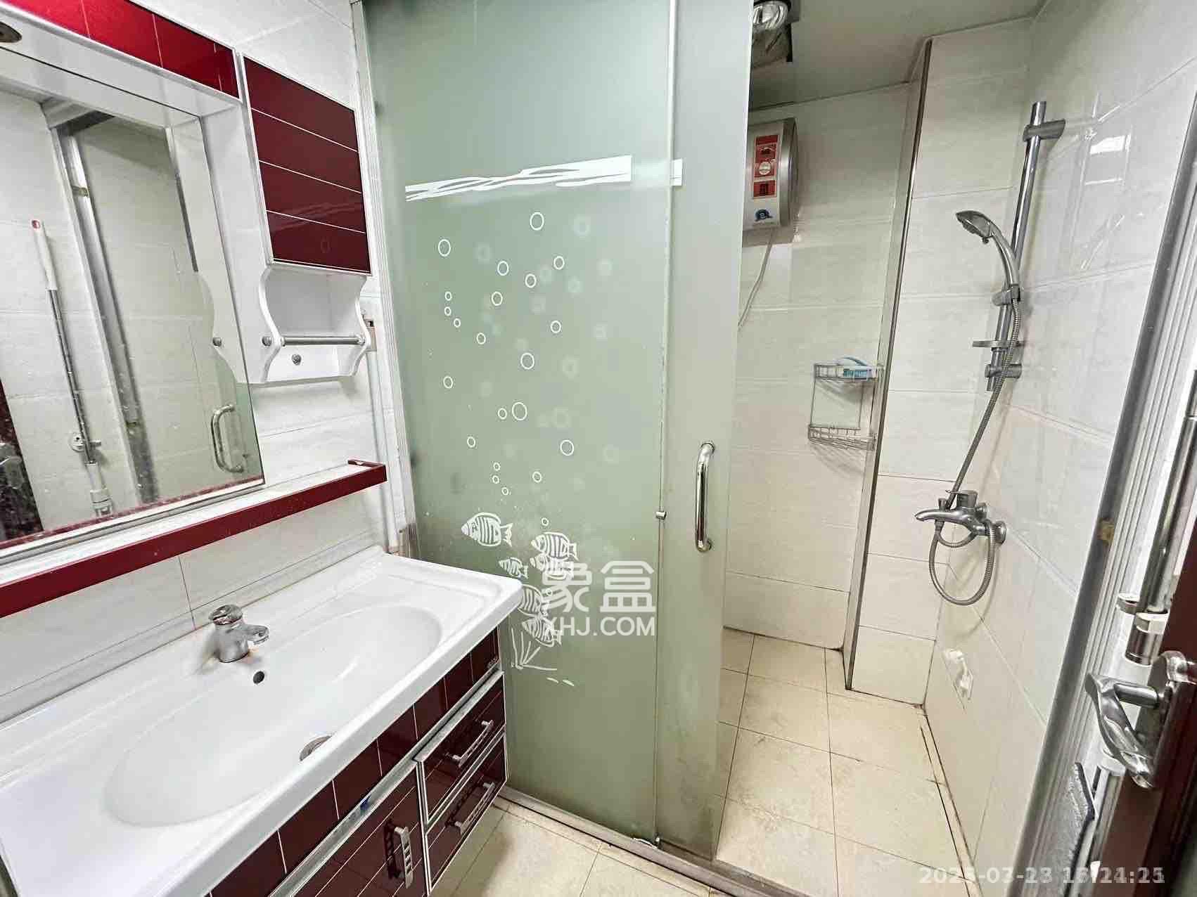 保利麓谷林语C区  3室2厅1卫   2300.00元/月室内图