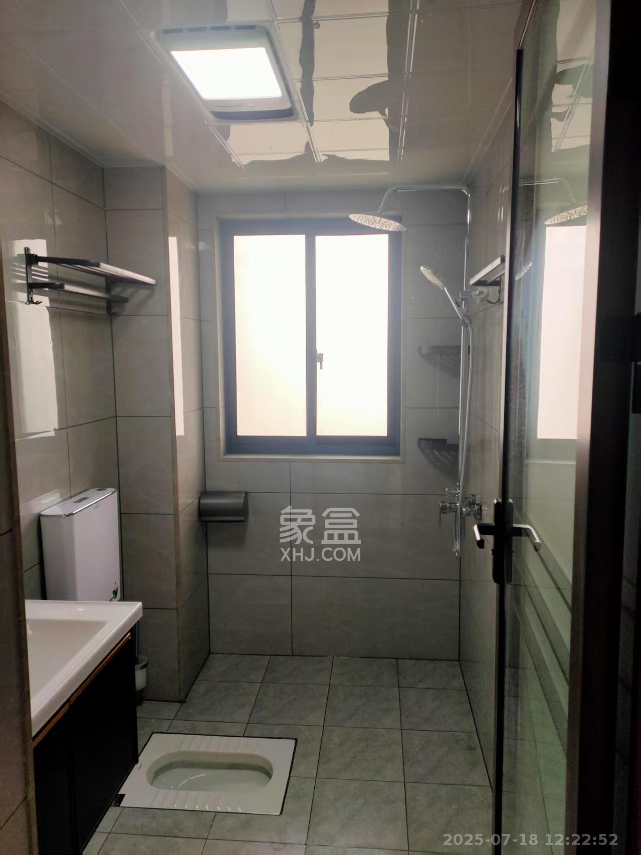 嘉顺苑 3室2厅2卫 2600.0元/月 嘉顺苑 3室2厅2卫 2600.0元/月室内图