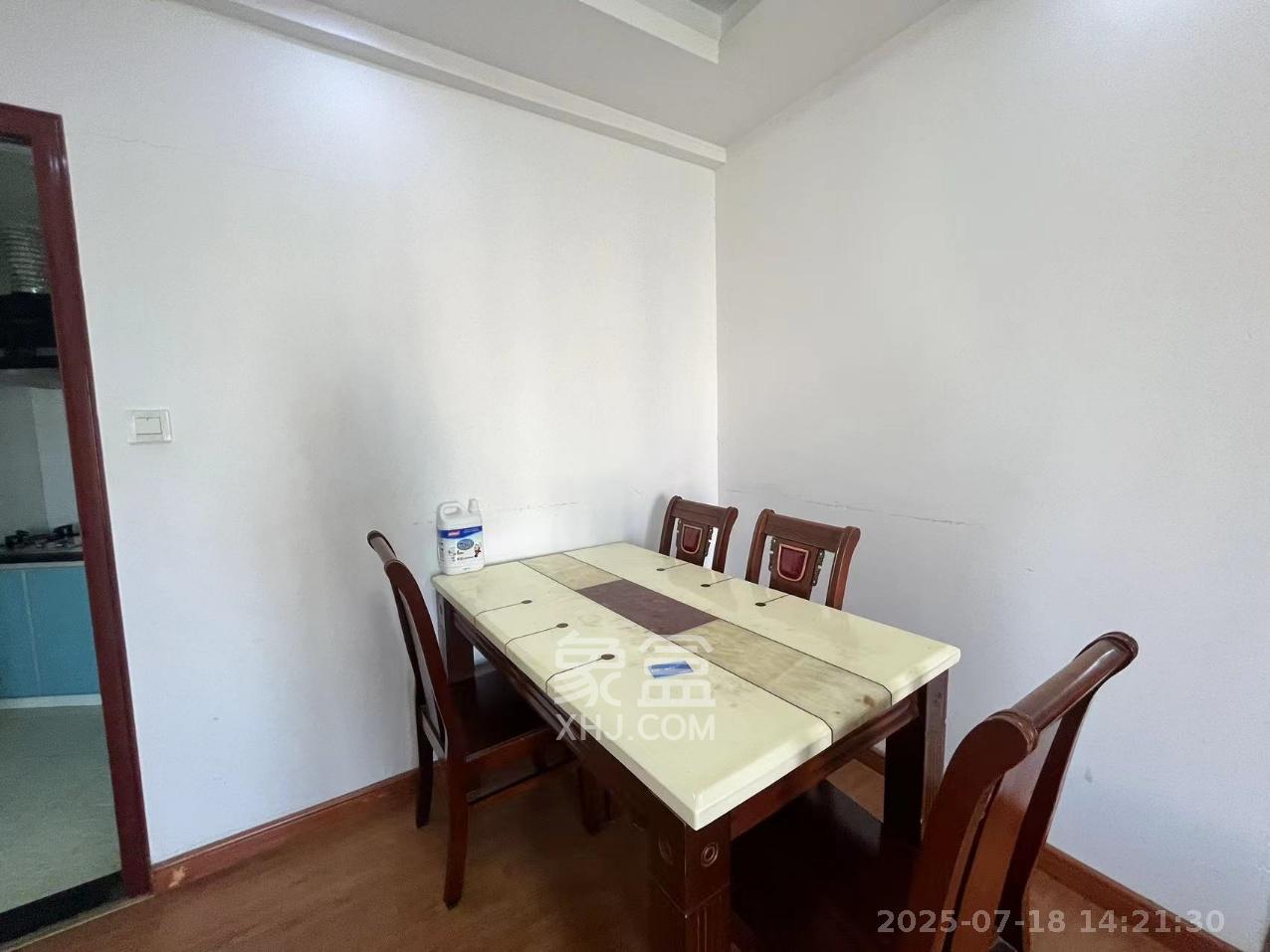 高信向日葵  2室2厅1卫    2500.0元/月 高信向日葵  2室2厅1卫    2500.0元/月室内图