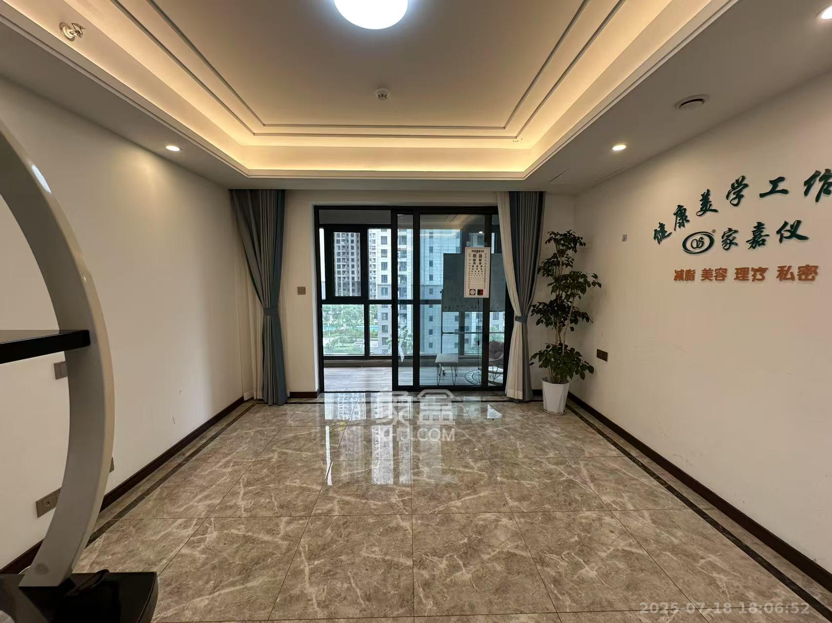 绿地长沙城际空间站（绿地新里佳苑）  4室2厅2卫   4000.00元/月室内图