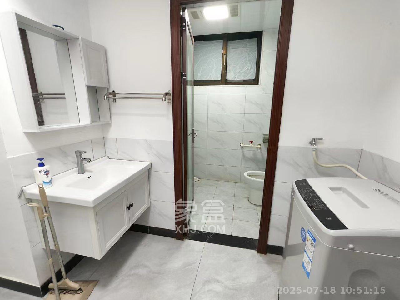 桂花二村  3室1厅1卫   2400.00元/月室内图