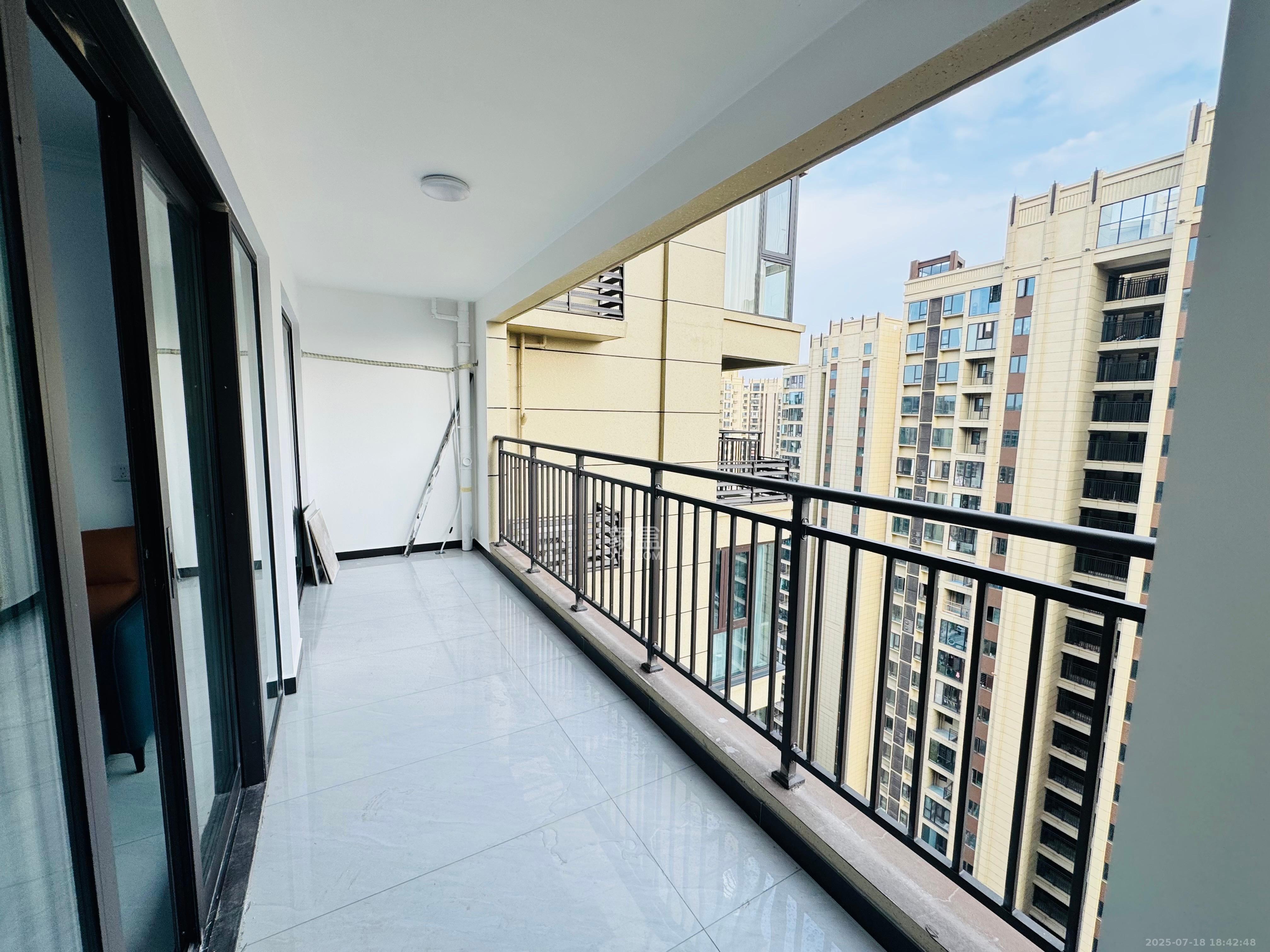 大都汇天悦(保利大都汇三期) 4室2厅2卫 3600.0元/月 大都汇天悦(保利大都汇三期) 4室2厅2卫 3600.0元/月室内图