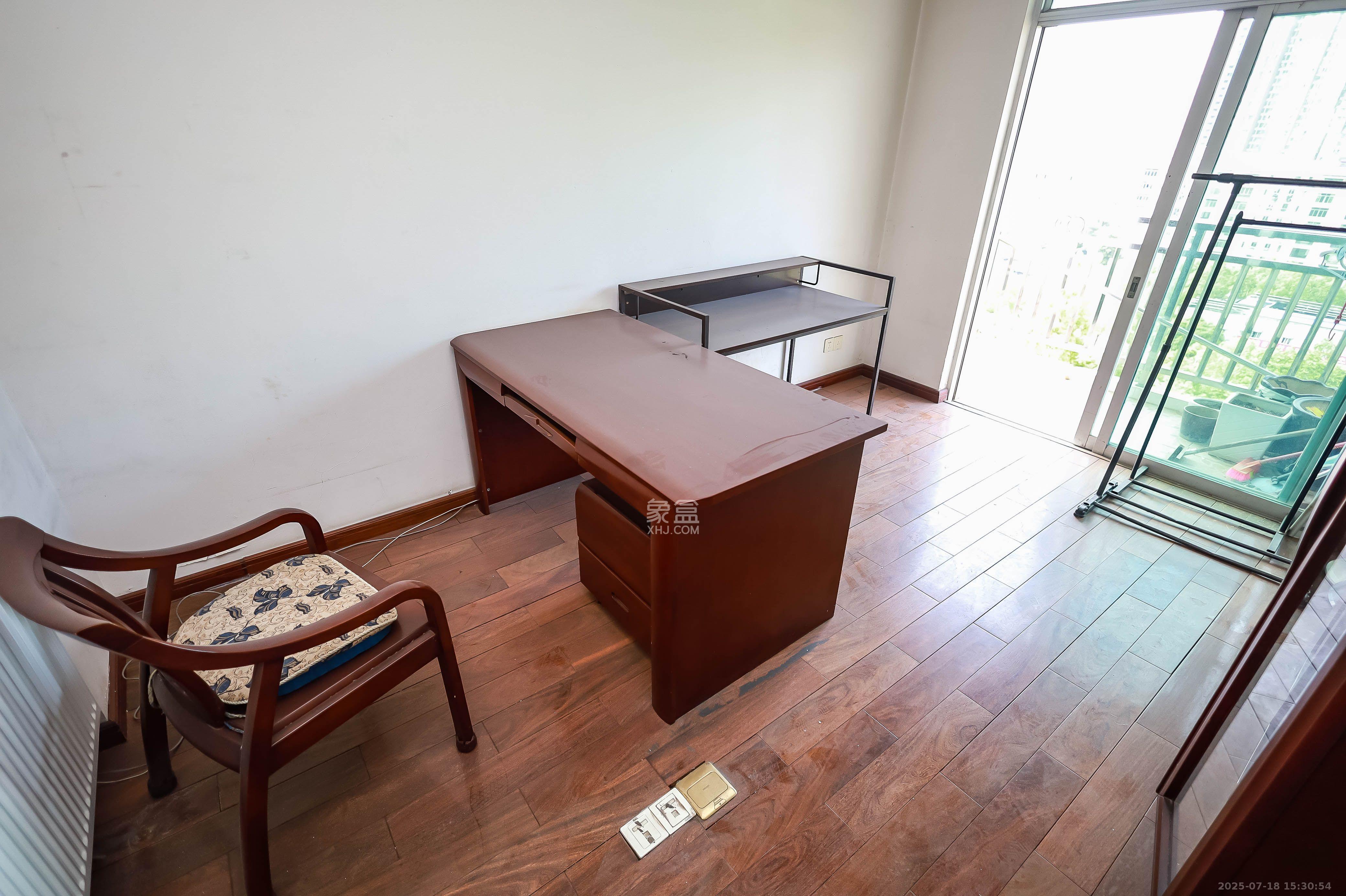 咸嘉新村嘉华苑  4室2厅2卫   4000.00元/月室内图