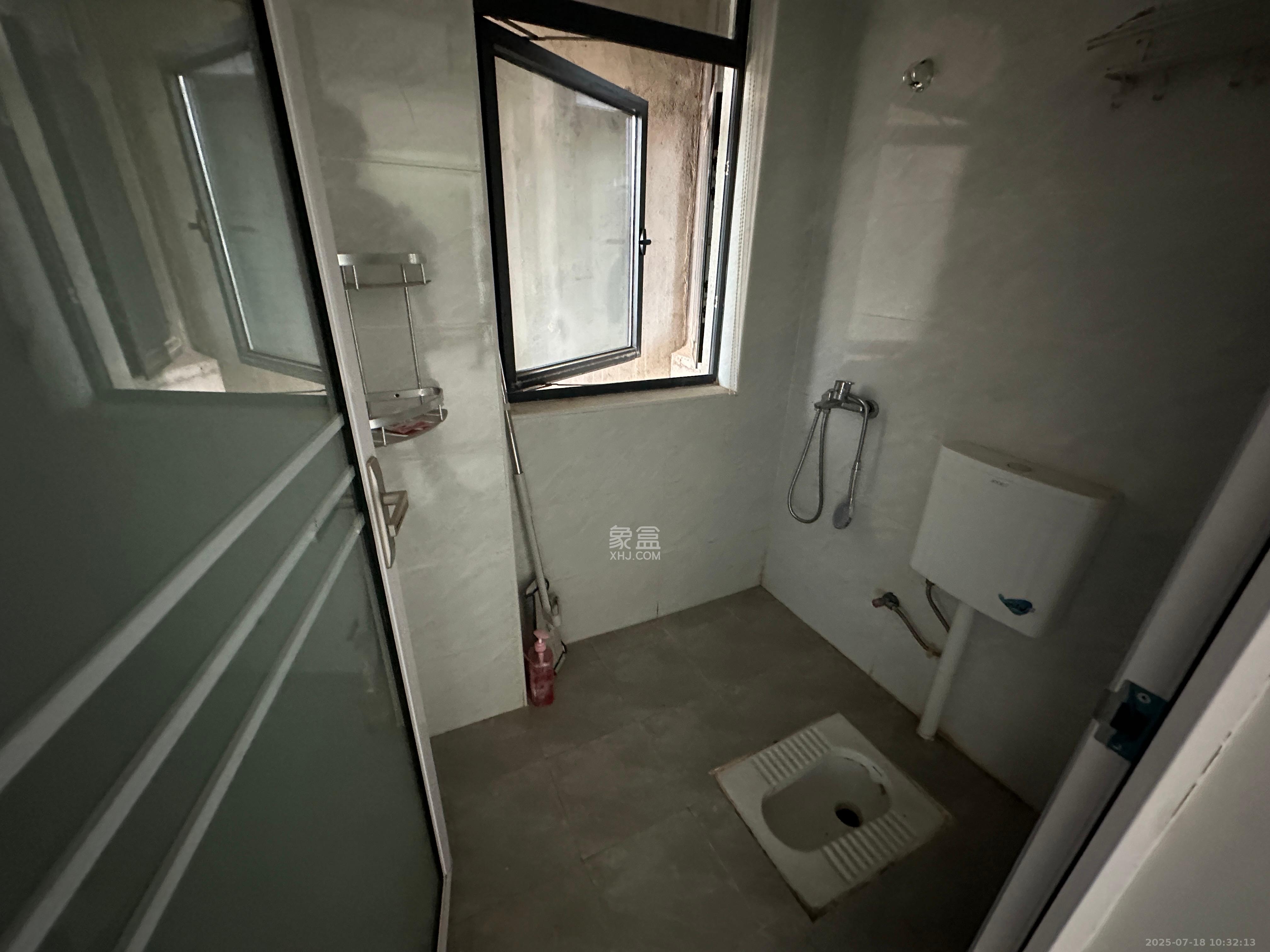 环亚高铁芯城 3室2厅2卫 2700.0元/月 环亚高铁芯城 3室2厅2卫 2700.0元/月室内图