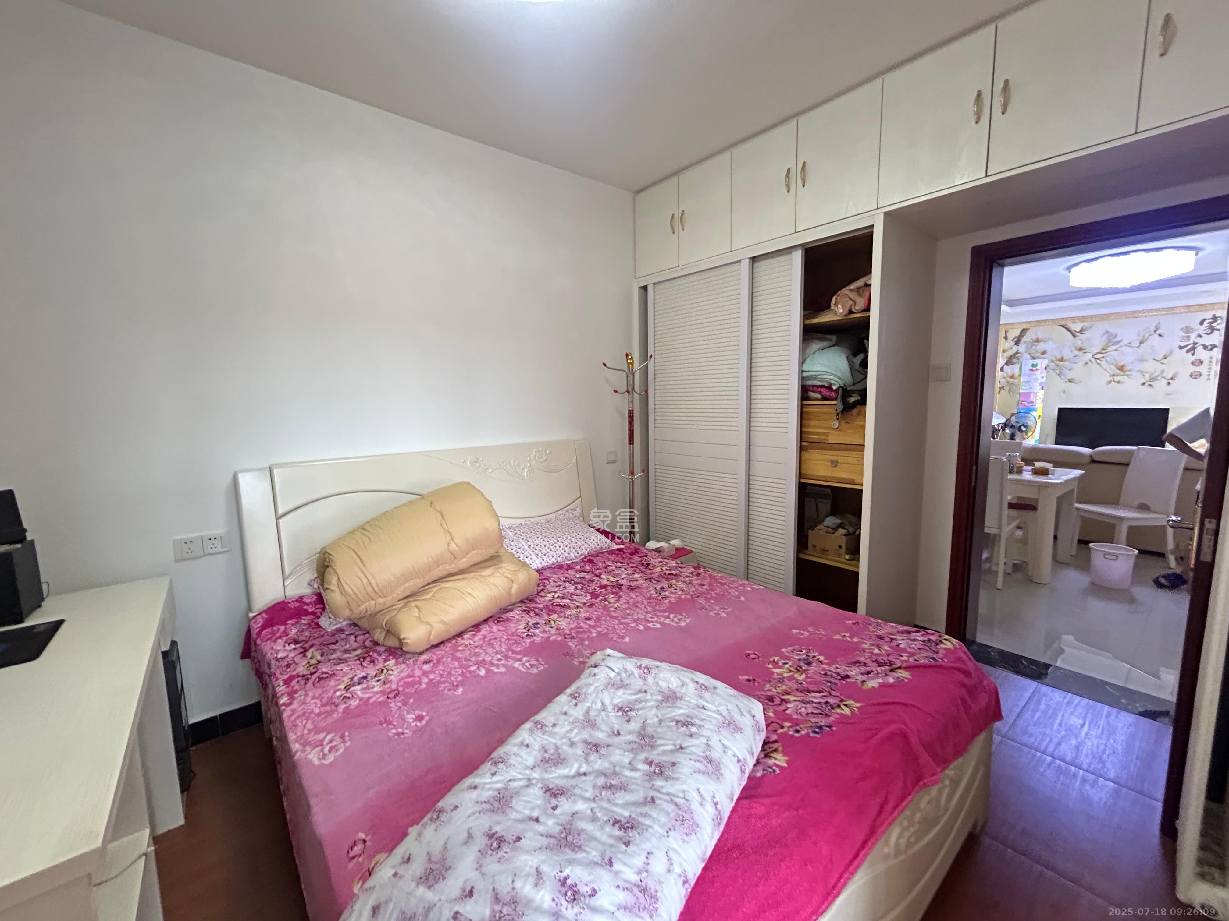 怡海星城 3室2厅2卫 2200.0元/月 怡海星城 3室2厅2卫 2200.0元/月室内图