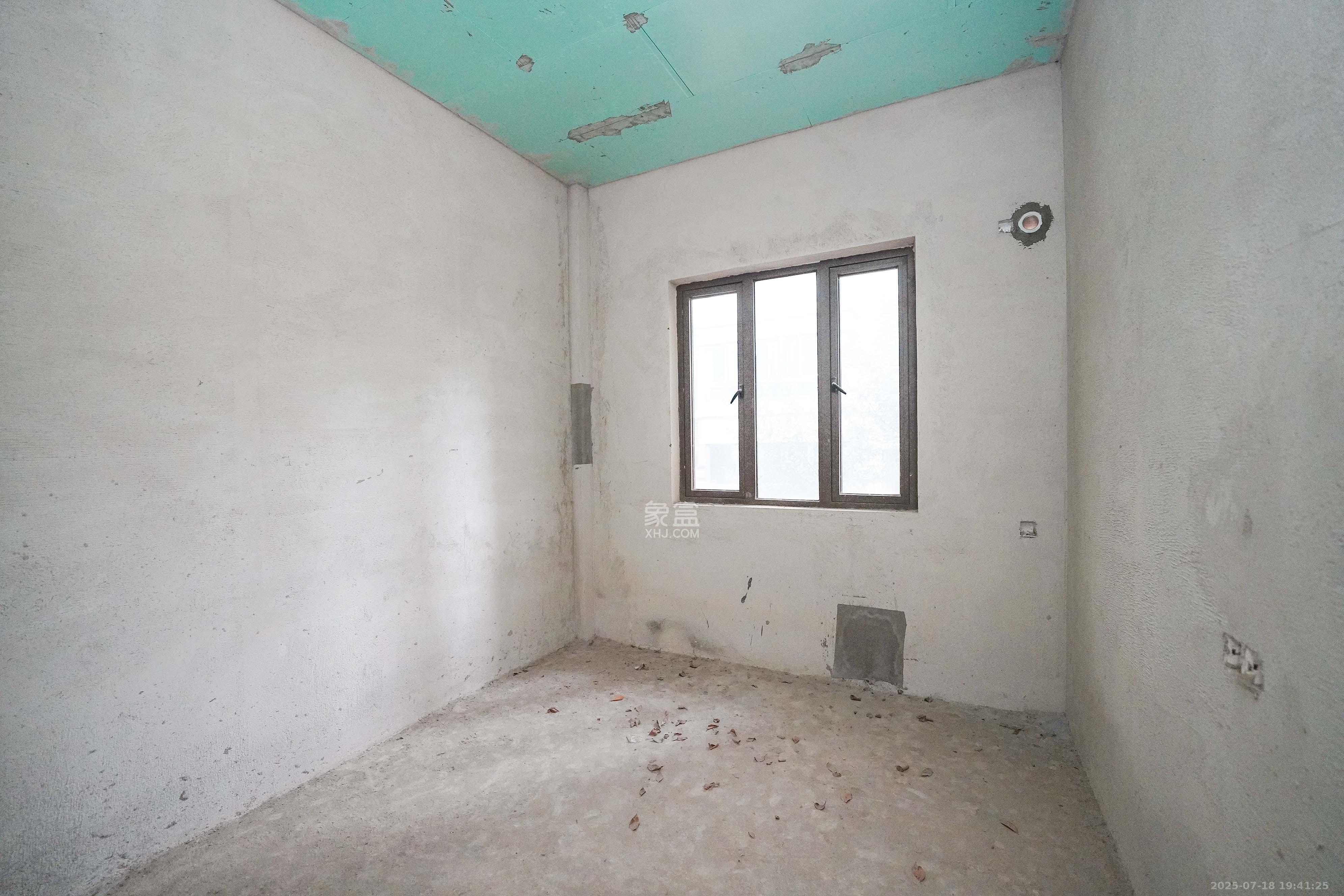 碧桂园公园壹号(凯怡茗苑)  5室2厅4卫    286.0万 碧桂园公园壹号(凯怡茗苑)  5室2厅4卫    286.0万卧室