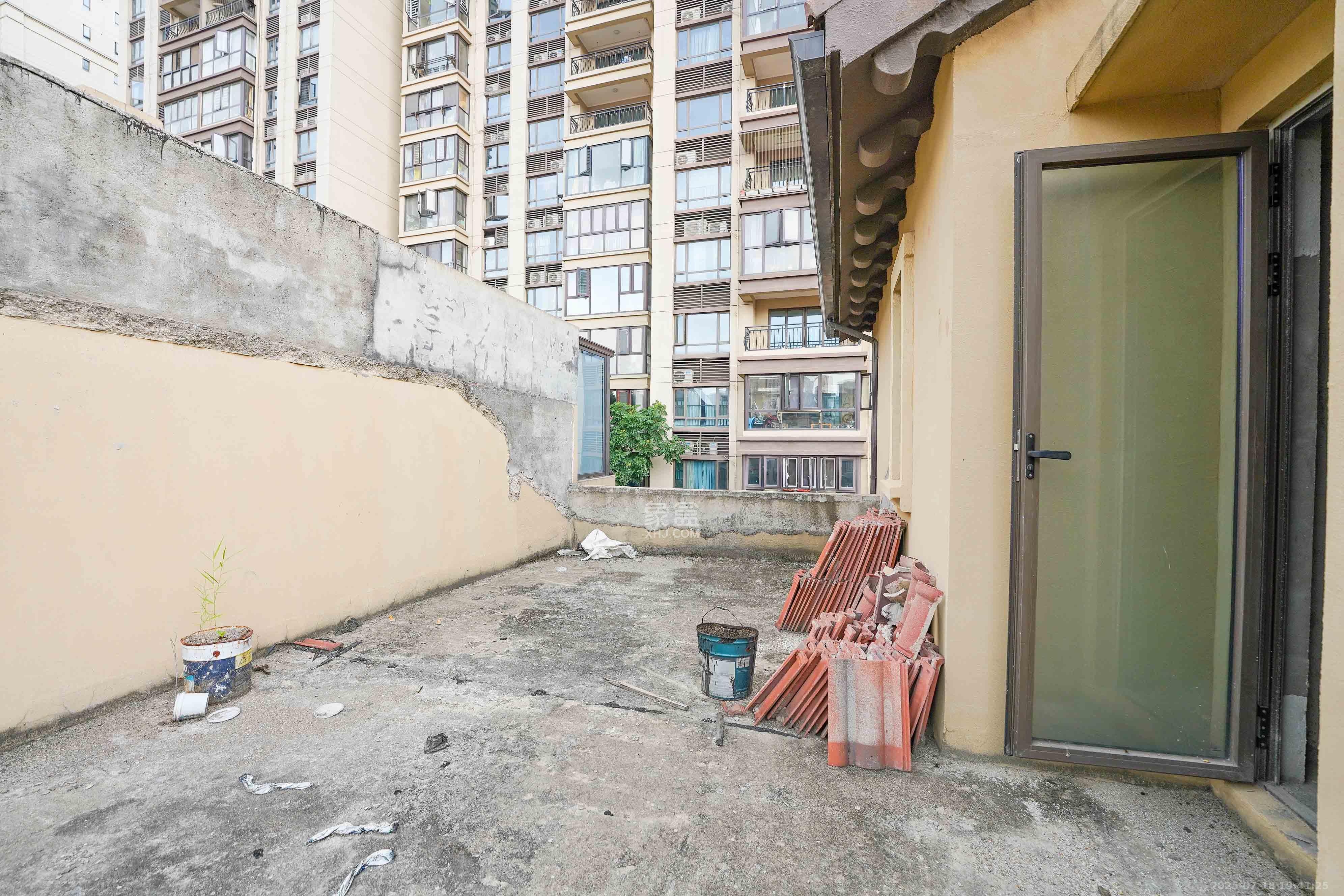 碧桂园公园壹号(凯怡茗苑)  5室2厅4卫    286.0万 碧桂园公园壹号(凯怡茗苑)  5室2厅4卫    286.0万阳台