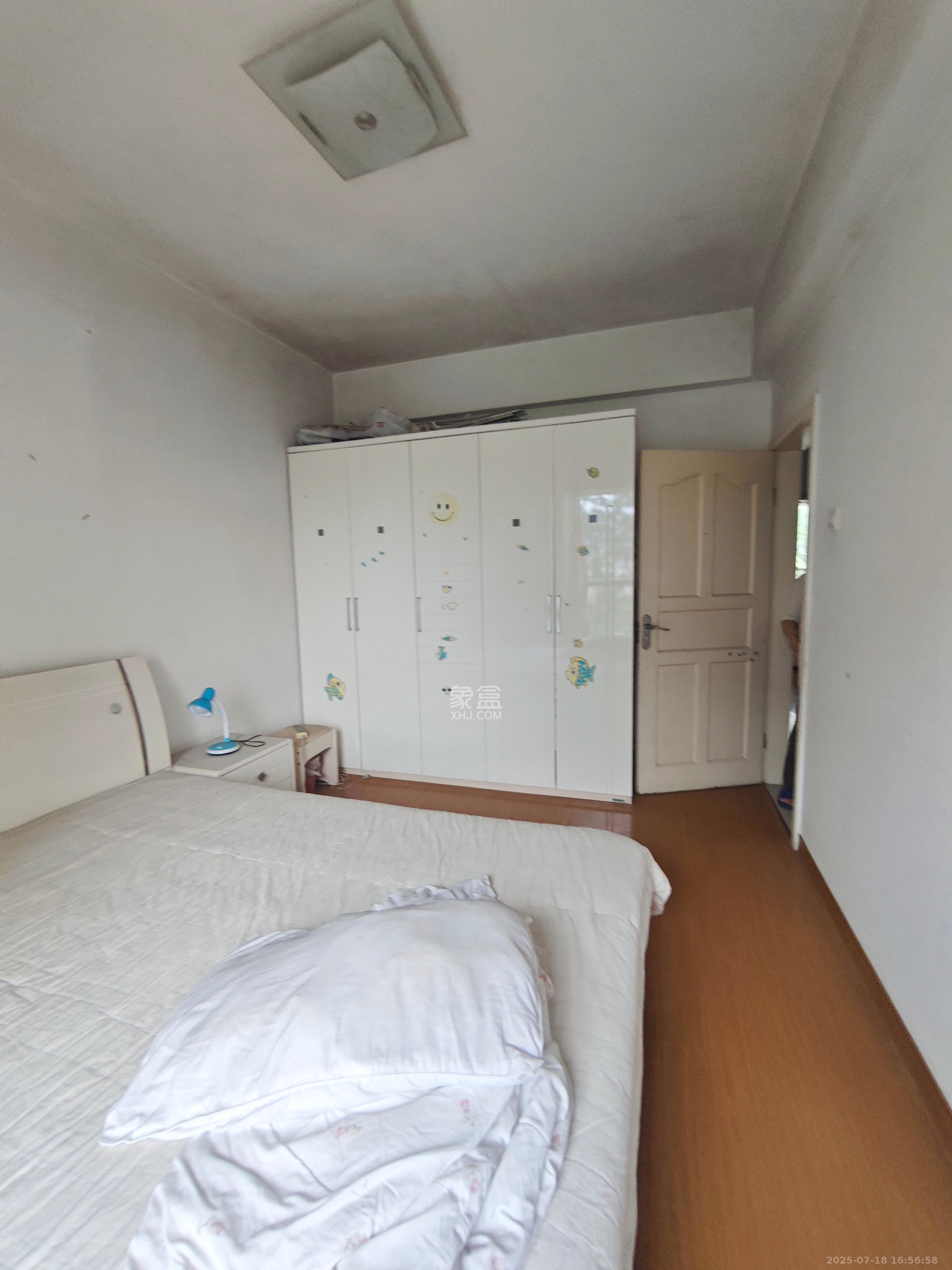 咸嘉新村嘉华苑  4室2厅3卫   3500.00元/月室内图