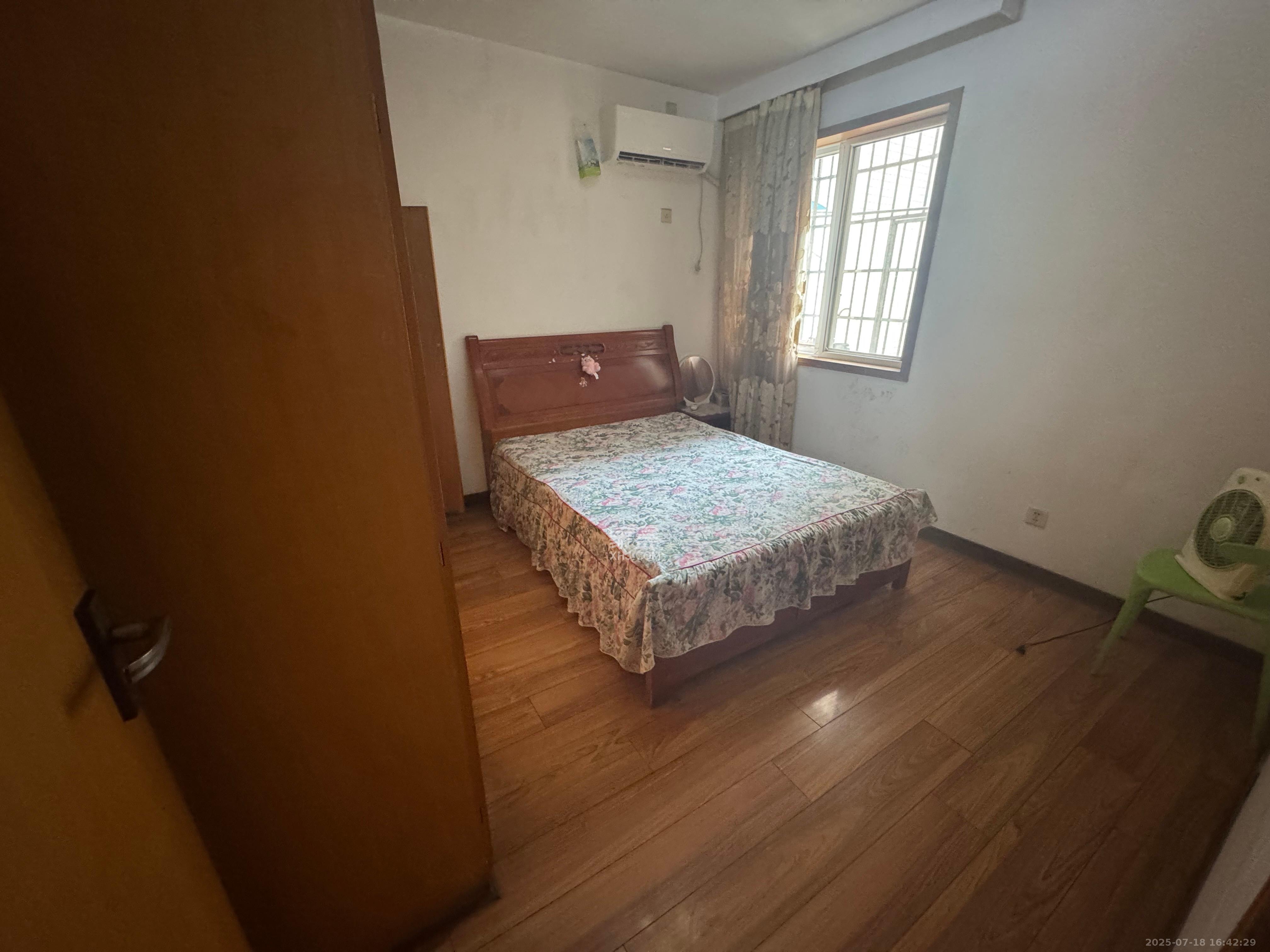 德馨园  3室2厅1卫    1400.0元/月 德馨园  3室2厅1卫    1400.0元/月室内图