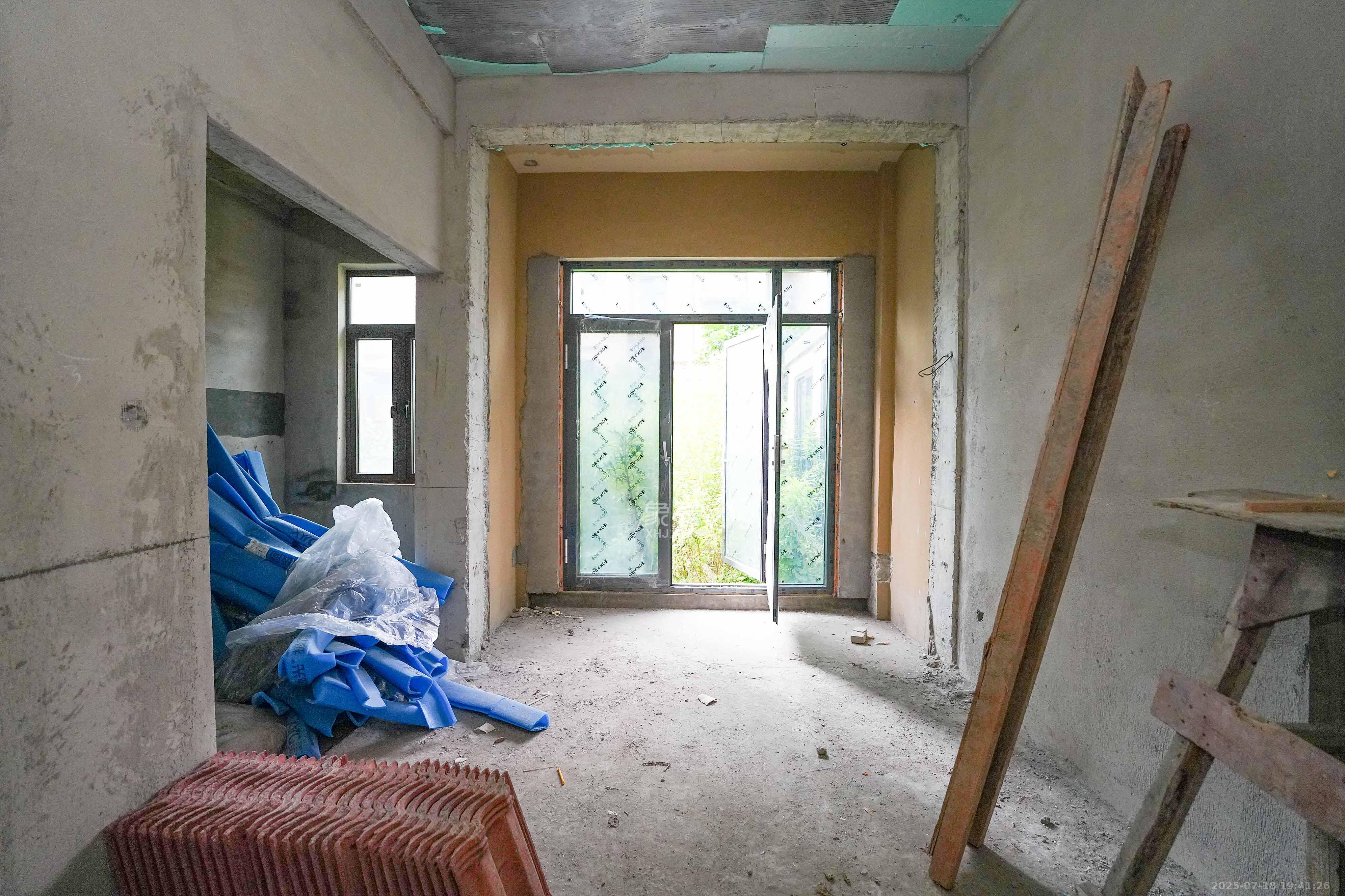 碧桂园公园壹号(凯怡茗苑)  5室2厅4卫    286.0万 碧桂园公园壹号(凯怡茗苑)  5室2厅4卫    286.0万客厅