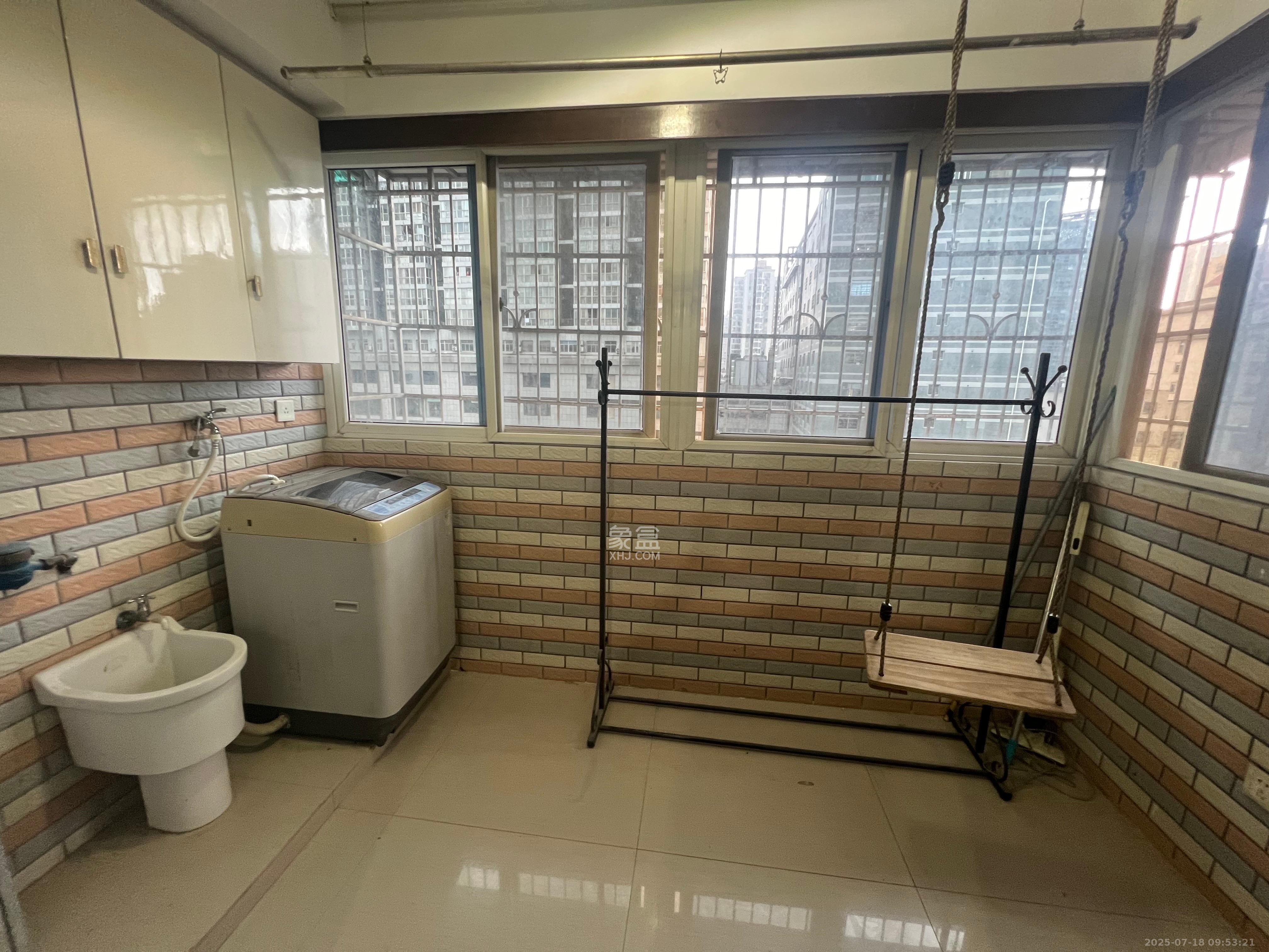 新世界商贸城 2室1厅1卫 2800.0元/月 新世界商贸城 2室1厅1卫 2800.0元/月室内图