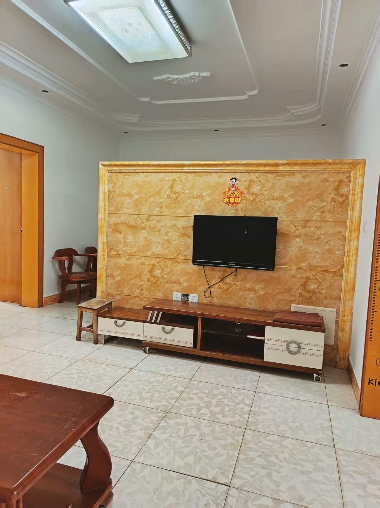 秀峰小区 2室2厅1卫 900.0元/月 秀峰小区 2室2厅1卫 900.0元/月室内图