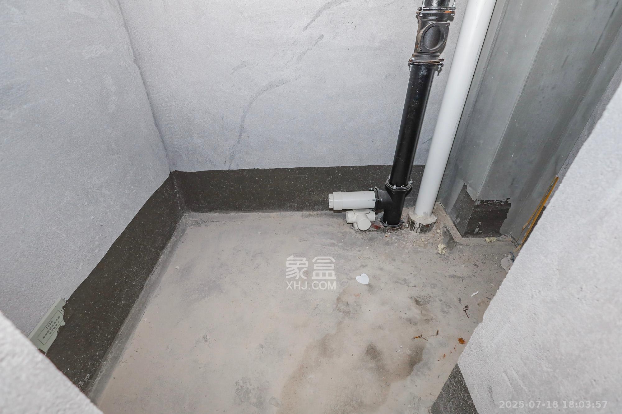 卓越中寰  2室1厅1卫    38.0万 卓越中寰  2室1厅1卫    38.0万卫生间