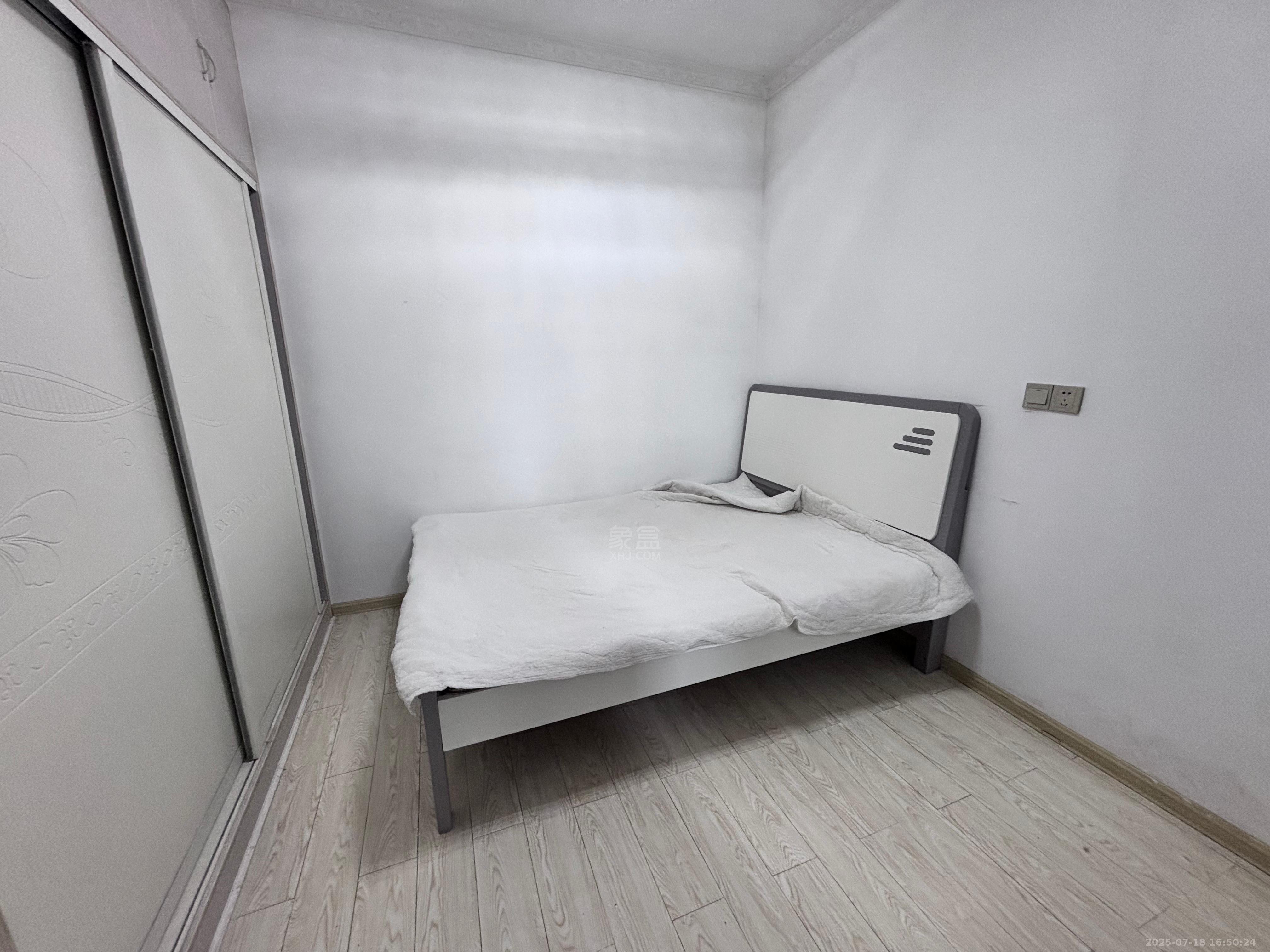 金碧花园 2室2厅1卫 1600.0元/月 金碧花园 2室2厅1卫 1600.0元/月室内图