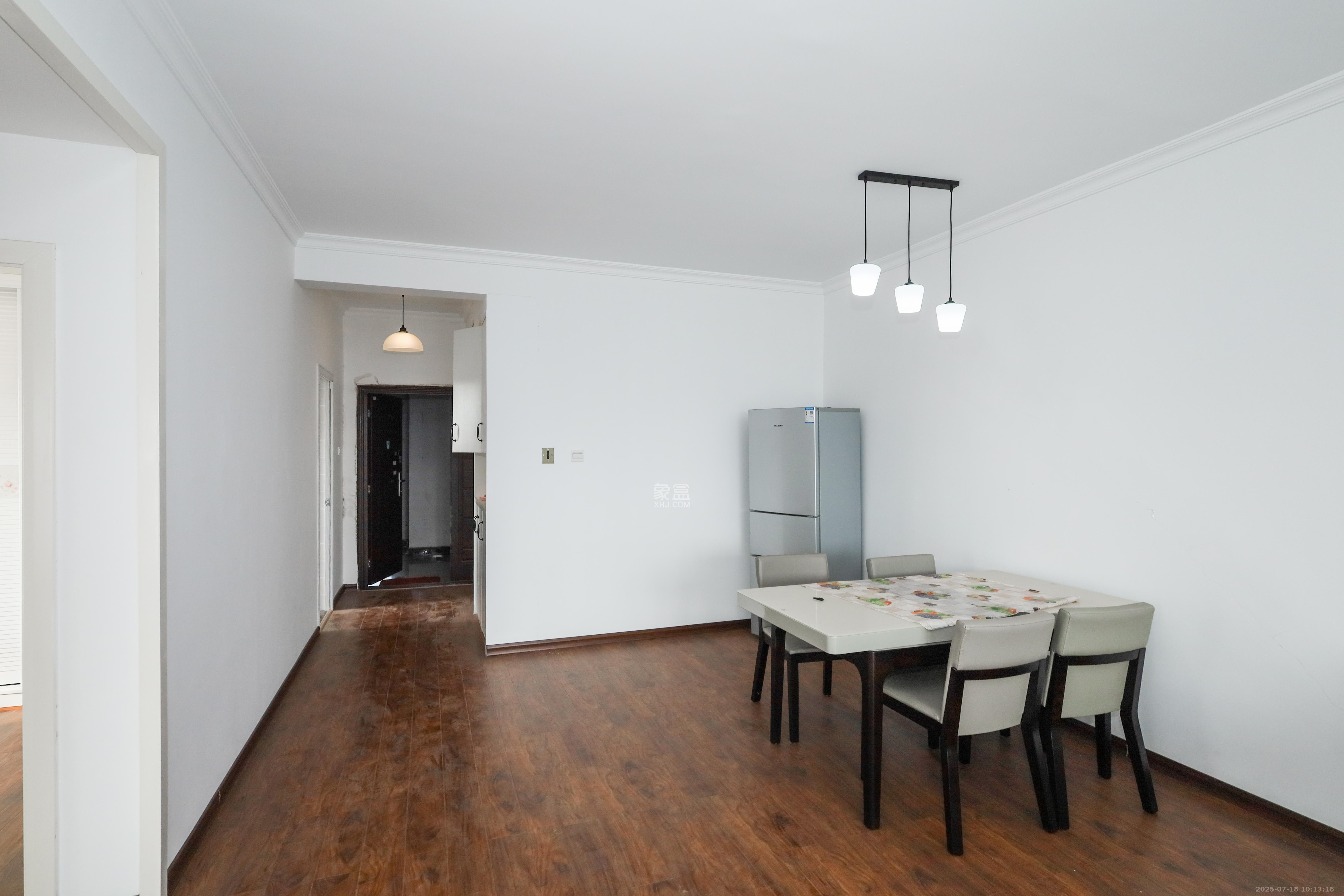 华美公寓(新猎鹰公寓)  3室2厅2卫    2100.0元/月 华美公寓(新猎鹰公寓)  3室2厅2卫    2100.0元/月室内图