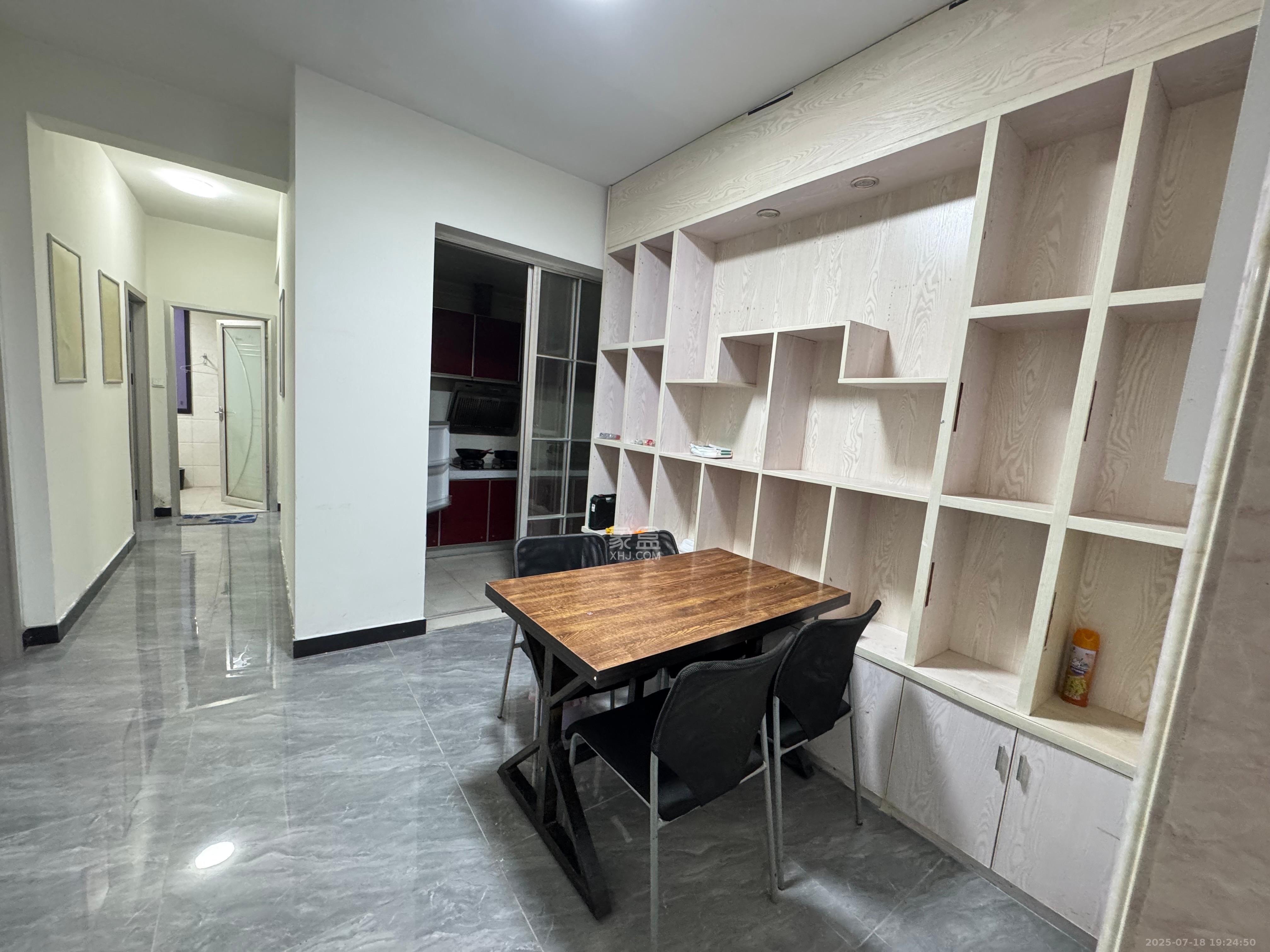 康斯丹郡(融程领秀佳园) 3室1厅1卫 2100.0元/月 康斯丹郡(融程领秀佳园) 3室1厅1卫 2100.0元/月室内图