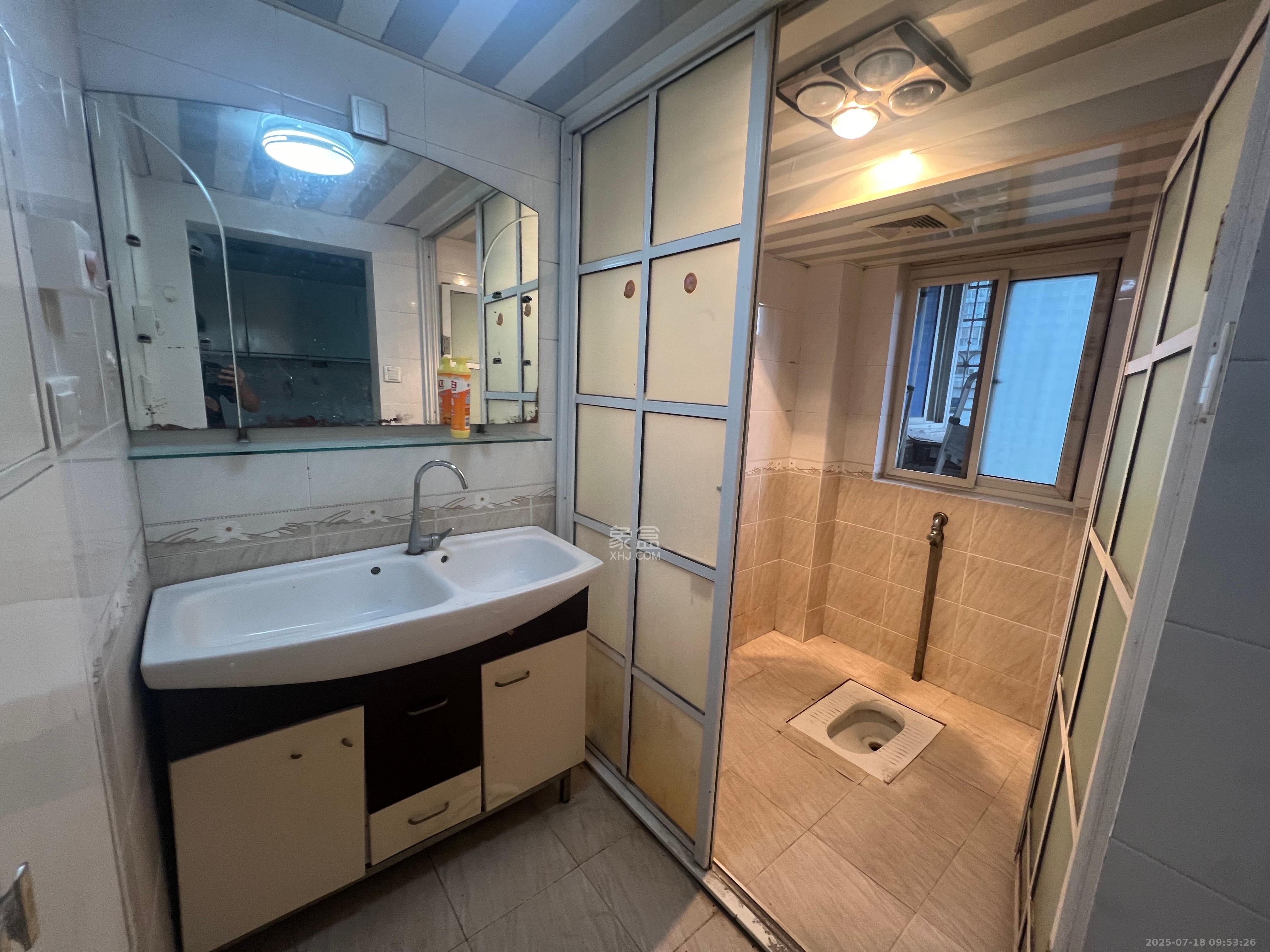 新世界商贸城 2室1厅1卫 2800.0元/月 新世界商贸城 2室1厅1卫 2800.0元/月室内图