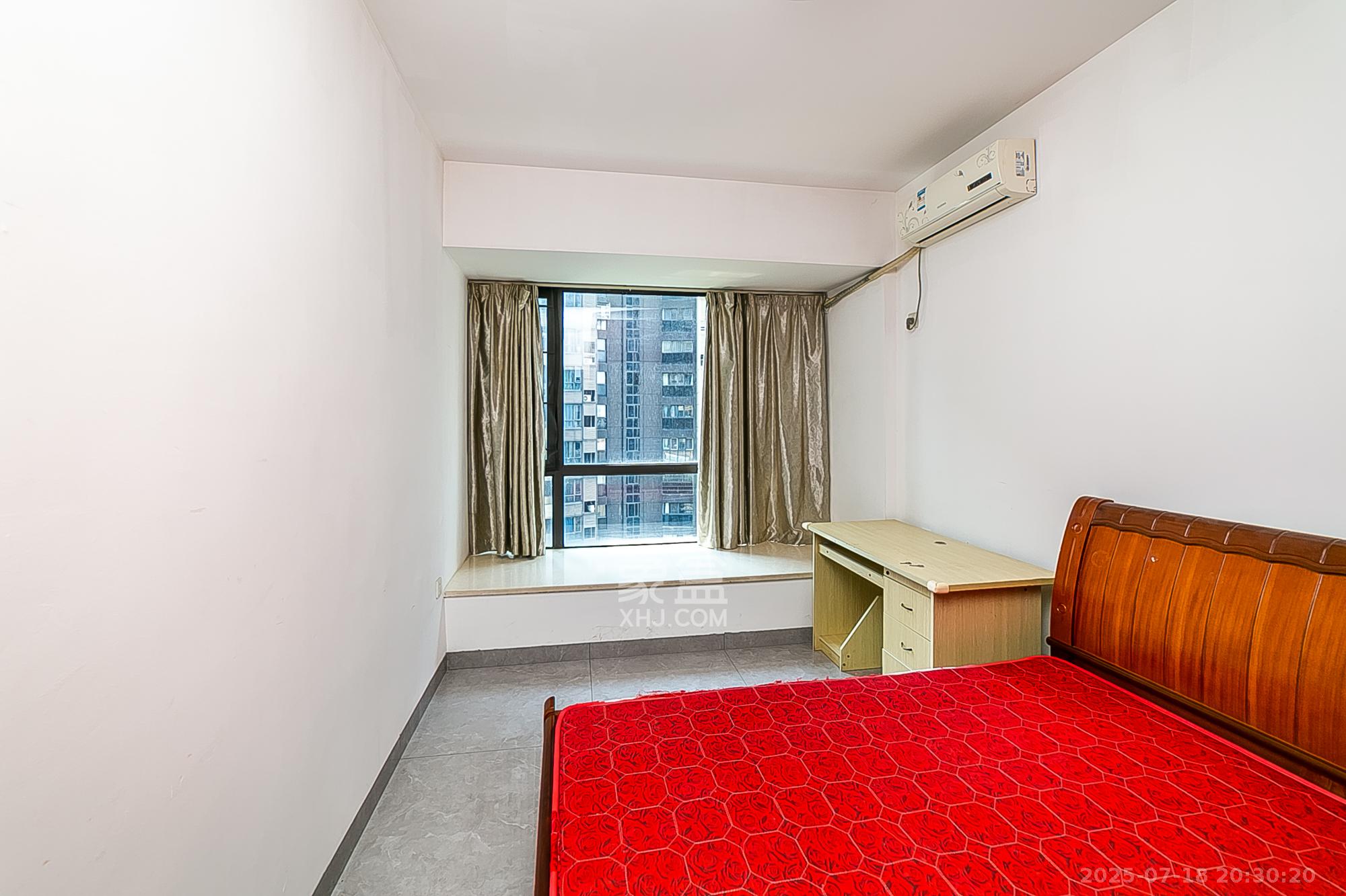 通用时代国际社区  3室2厅2卫    107.8万卧室