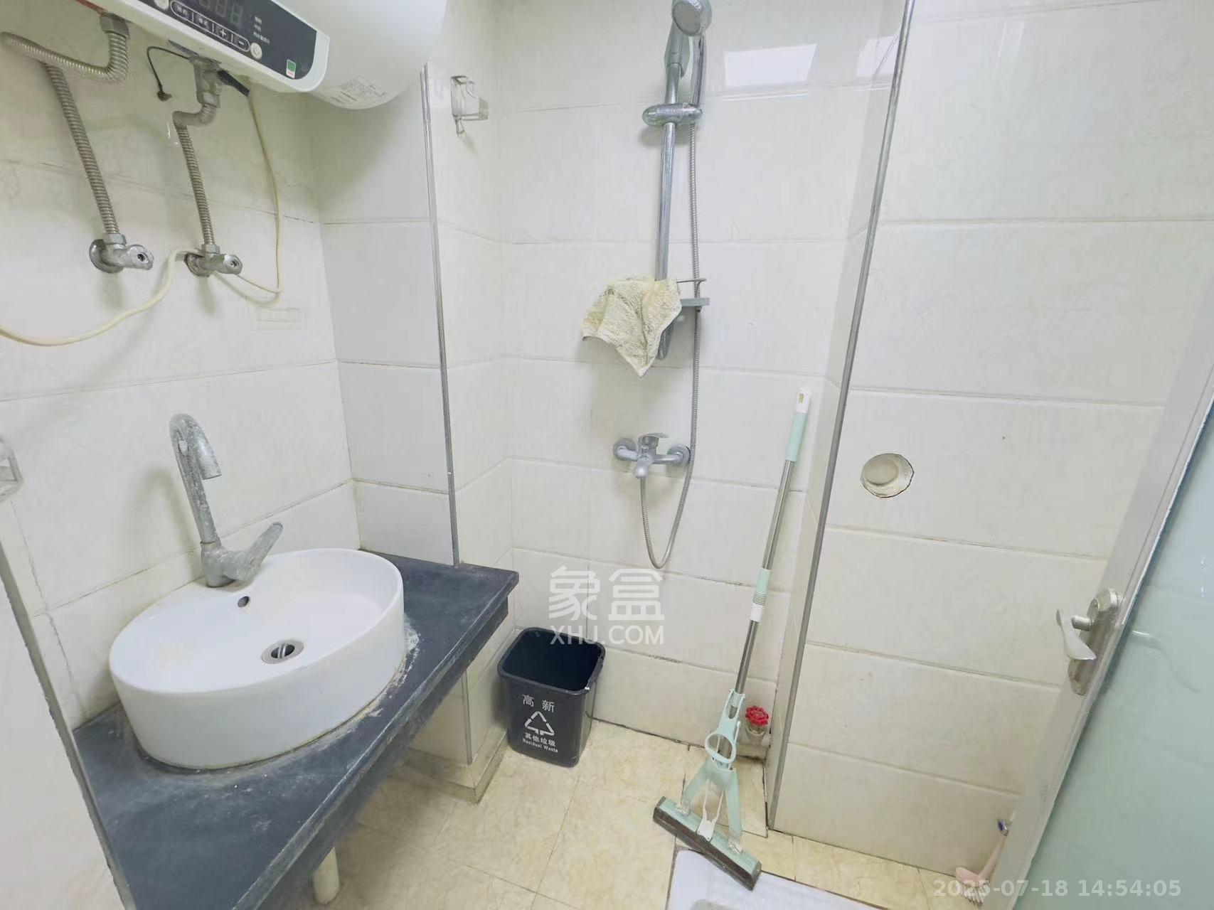 保利麓谷林语I区  1室1厅1卫    1200.0元/月室内图