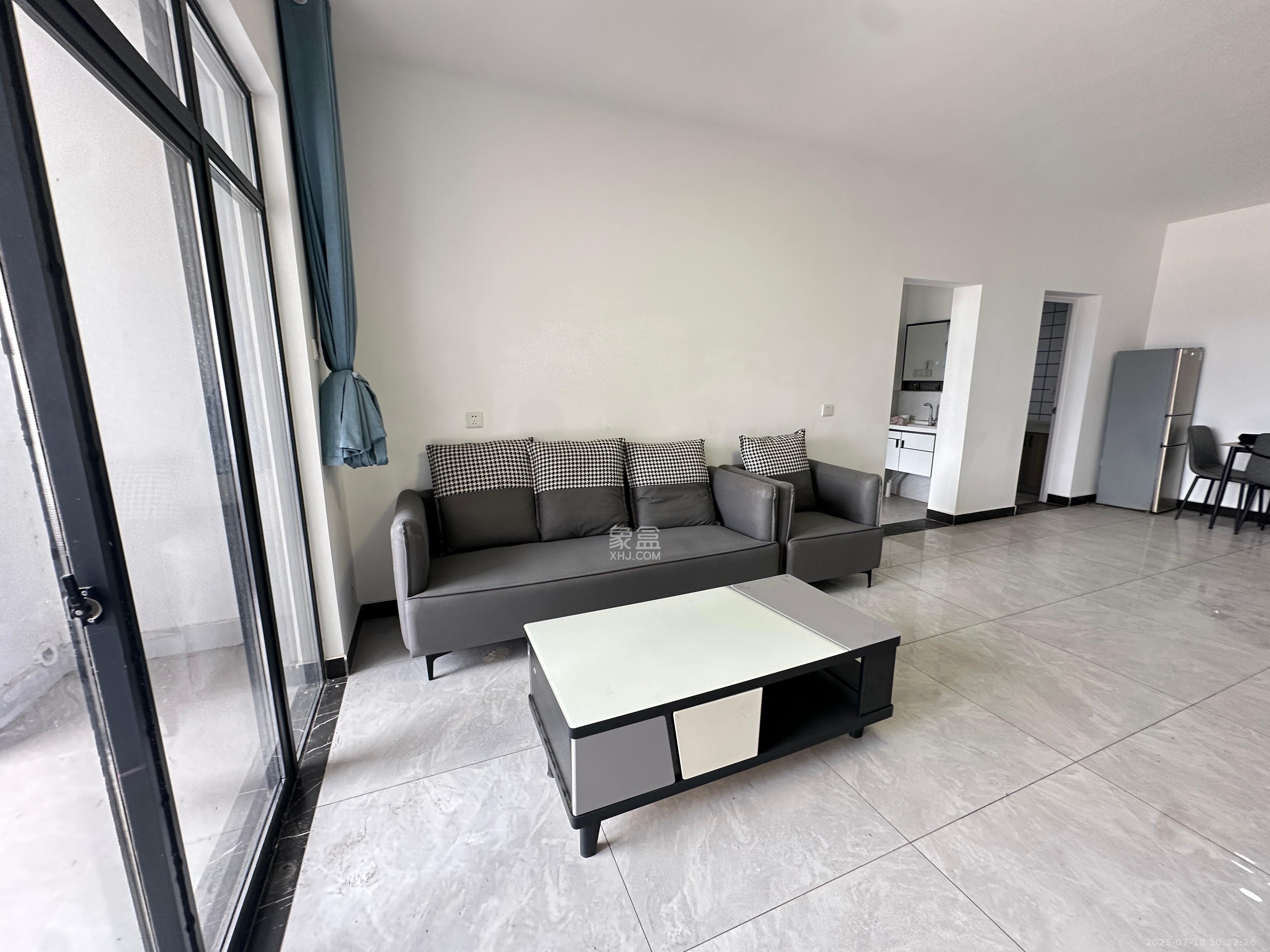 环亚高铁芯城 3室2厅2卫 2700.0元/月 环亚高铁芯城 3室2厅2卫 2700.0元/月室内图