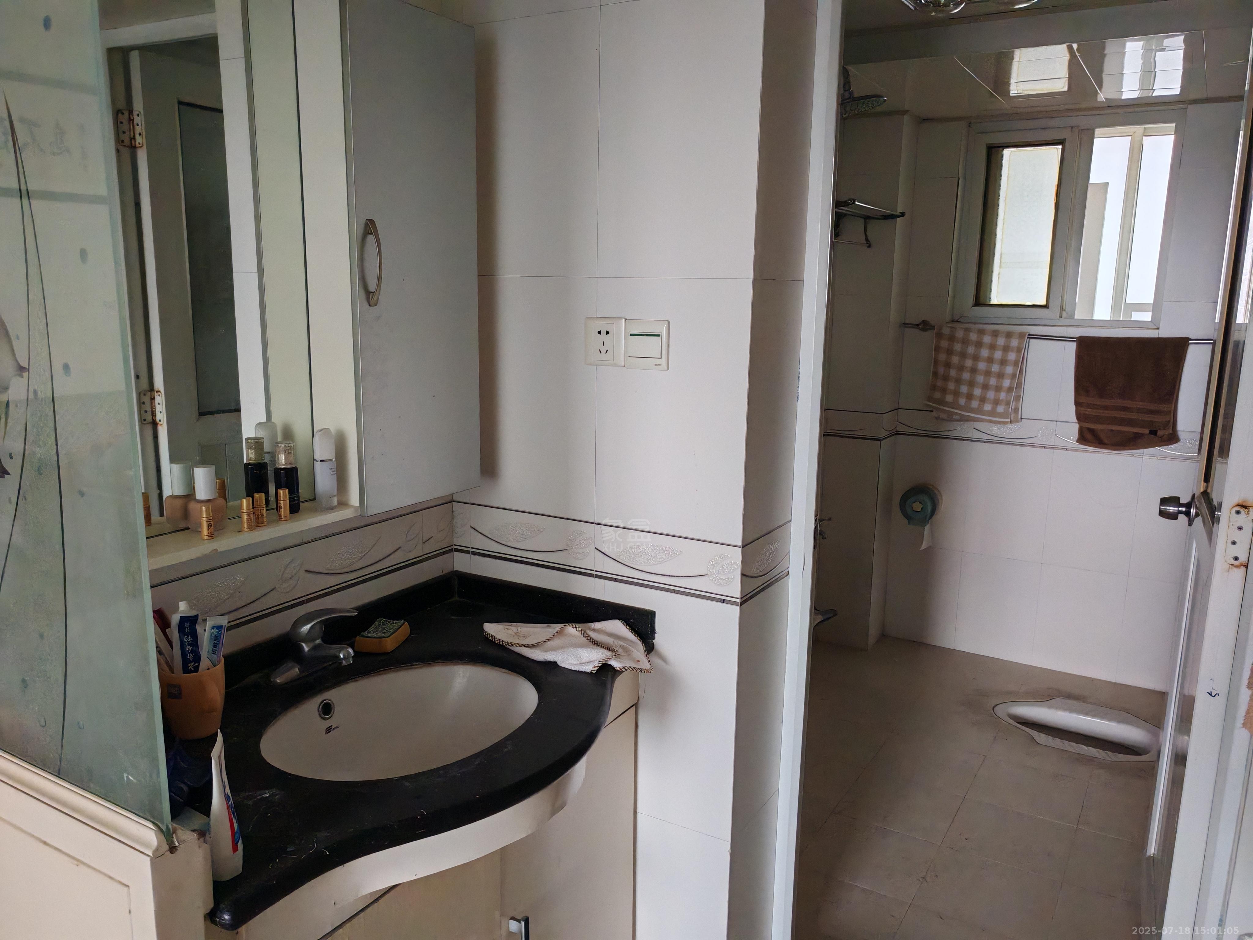 桥梁厂二区  3室2厅2卫    1500.0元/月 桥梁厂二区  3室2厅2卫    1500.0元/月室内图