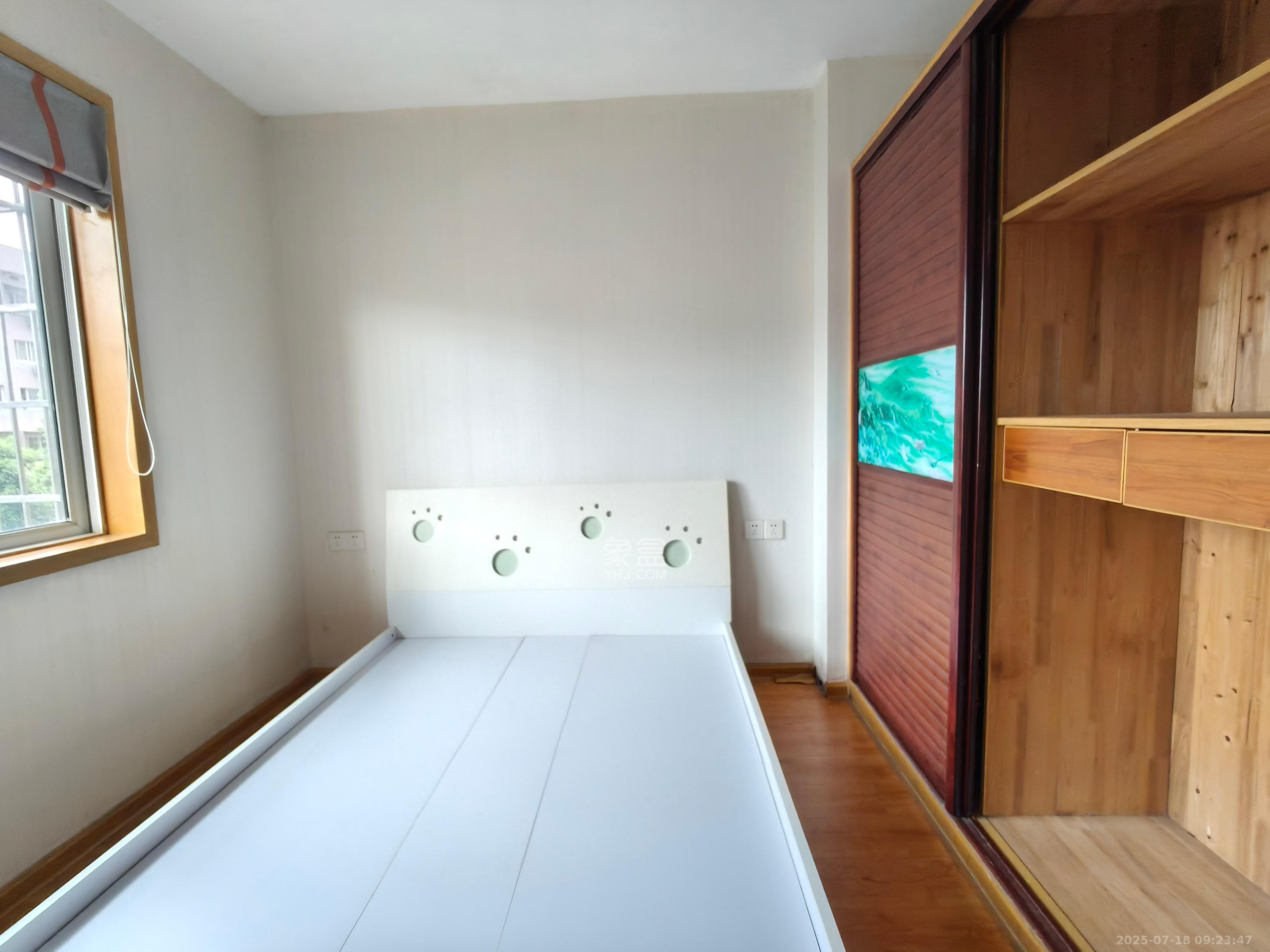 香槟小镇(香槟花苑) 3室2厅1卫 1800.0元/月 香槟小镇(香槟花苑) 3室2厅1卫 1800.0元/月室内图