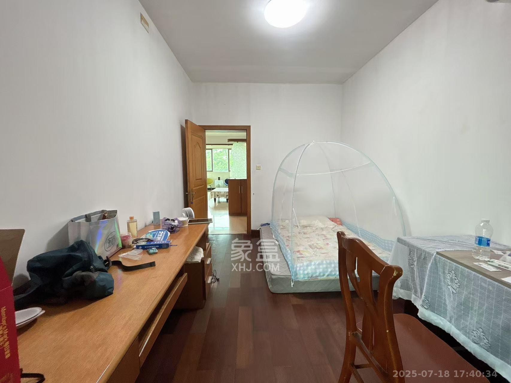 湖南生物机电职业技术学院教职宿舍 3室2厅2卫 2200.00元/月 湖南生物机电职业技术学院教职宿舍 3室2厅2卫 2200.00元/月室内图