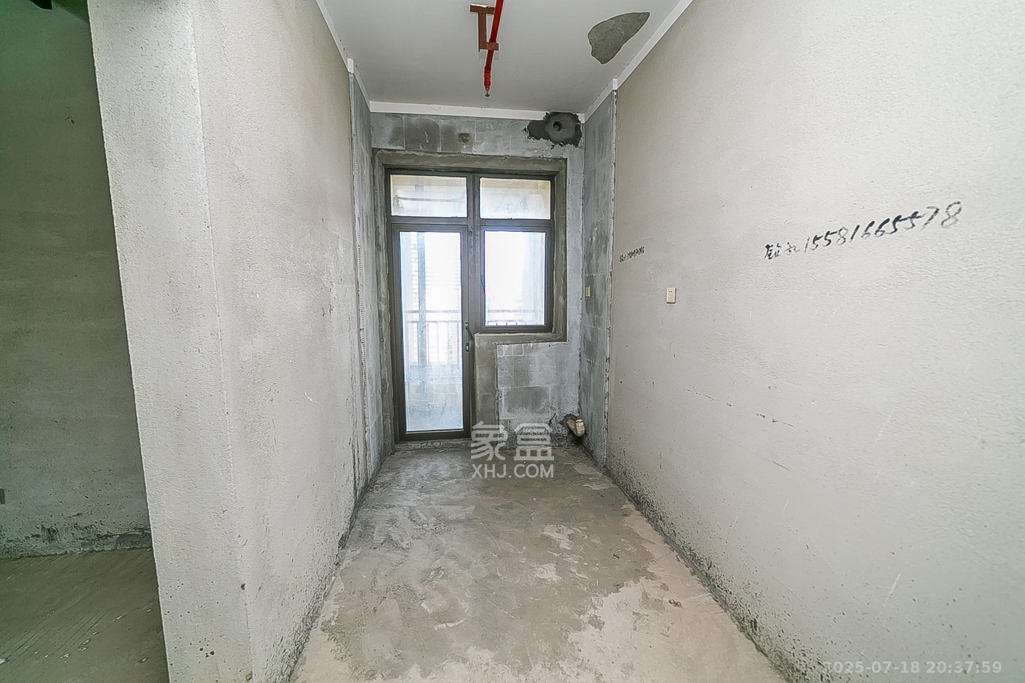 中建江山壹号  4室2厅2卫   330.00万厨房