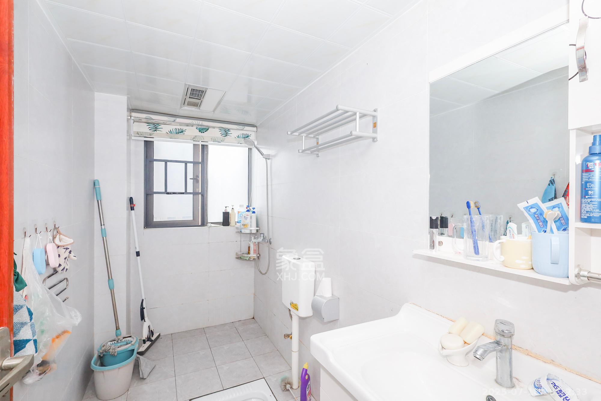 八方小区C区 4室2厅2卫 445.0万 八方小区C区 4室2厅2卫 445.0万卫生间