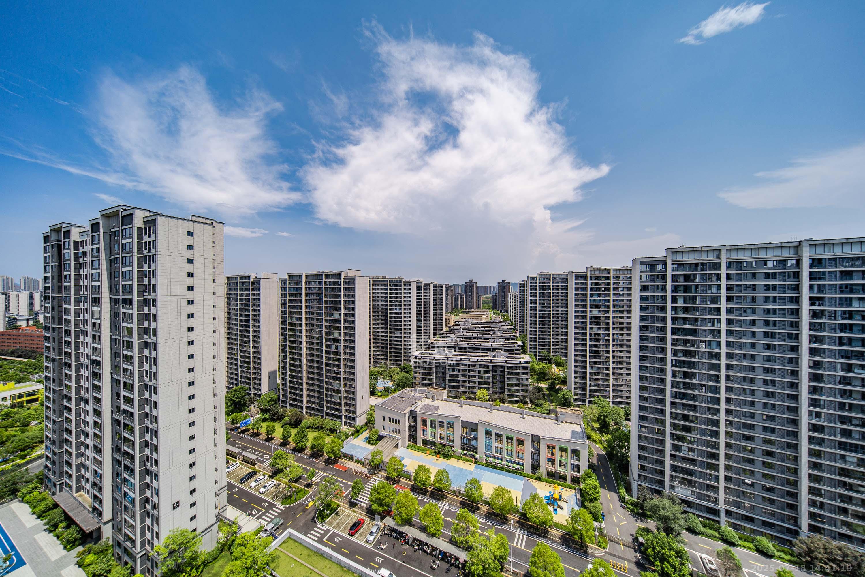 华润凯旋门一期  5室2厅2卫   270.00万其他