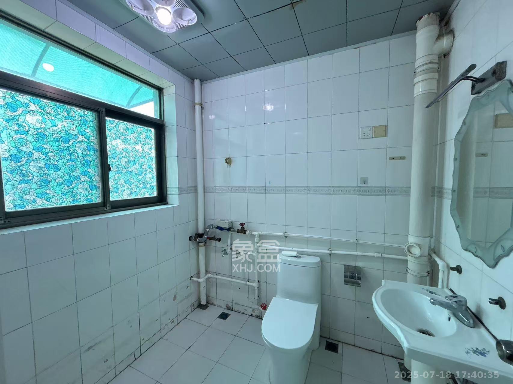 湖南生物机电职业技术学院教职宿舍 3室2厅2卫 2200.00元/月 湖南生物机电职业技术学院教职宿舍 3室2厅2卫 2200.00元/月室内图