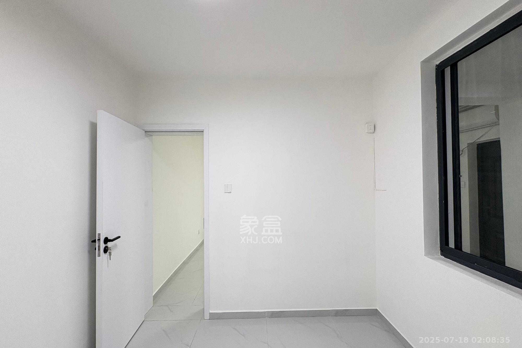 坡子街综合楼  2室1厅1卫   65.00万卧室