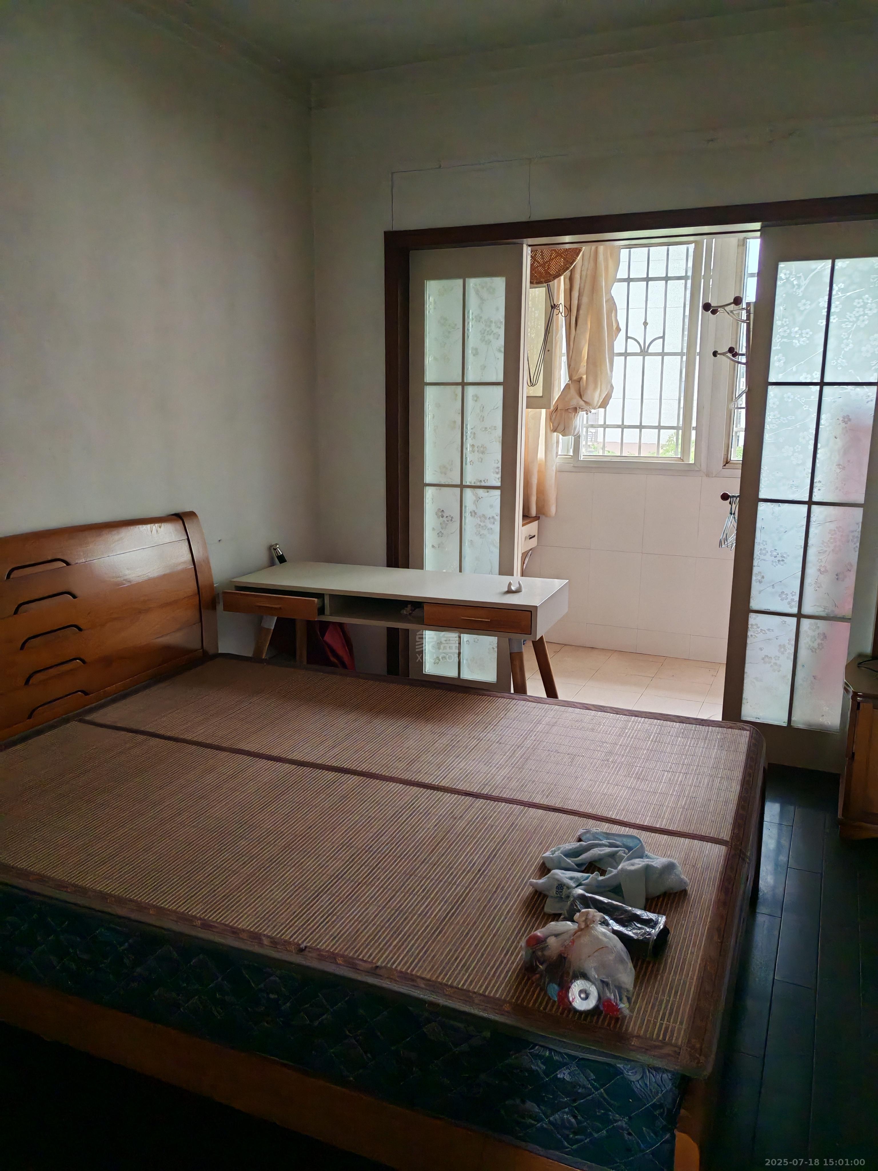 桥梁厂二区  3室2厅2卫    1500.0元/月 桥梁厂二区  3室2厅2卫    1500.0元/月室内图