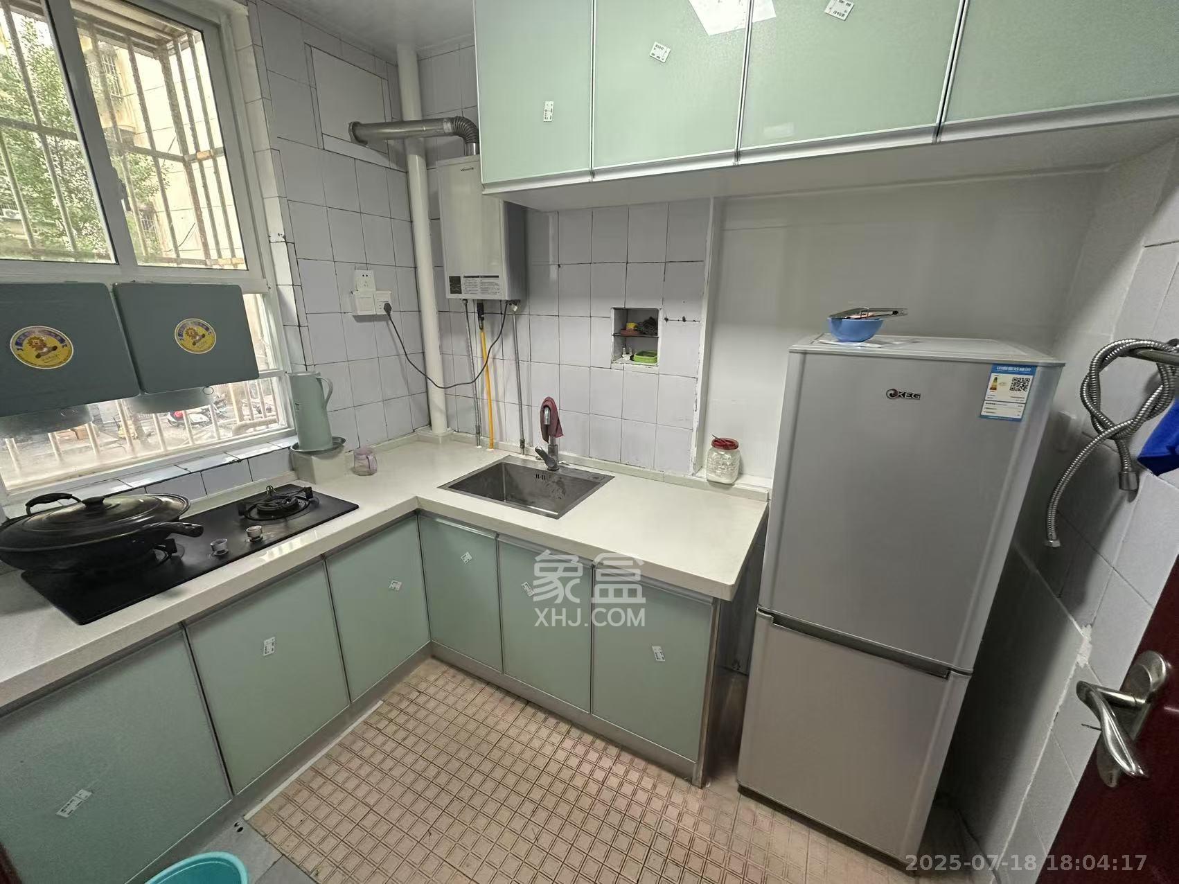 望岳村 1室1厅1卫 1200.0元/月 望岳村 1室1厅1卫 1200.0元/月室内图