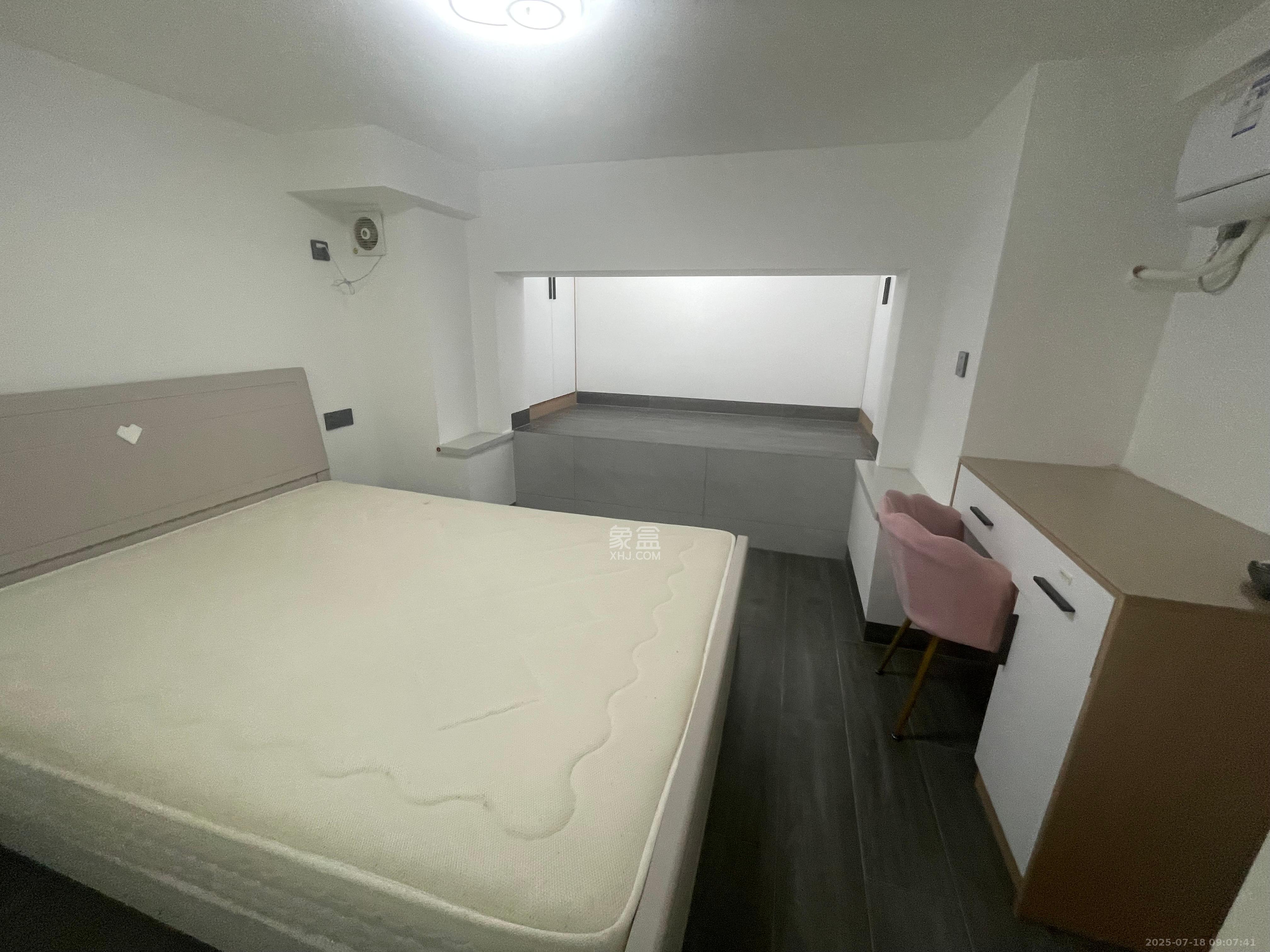 藏珑湖上公馆  2室2厅1卫   2300.00元/月室内图