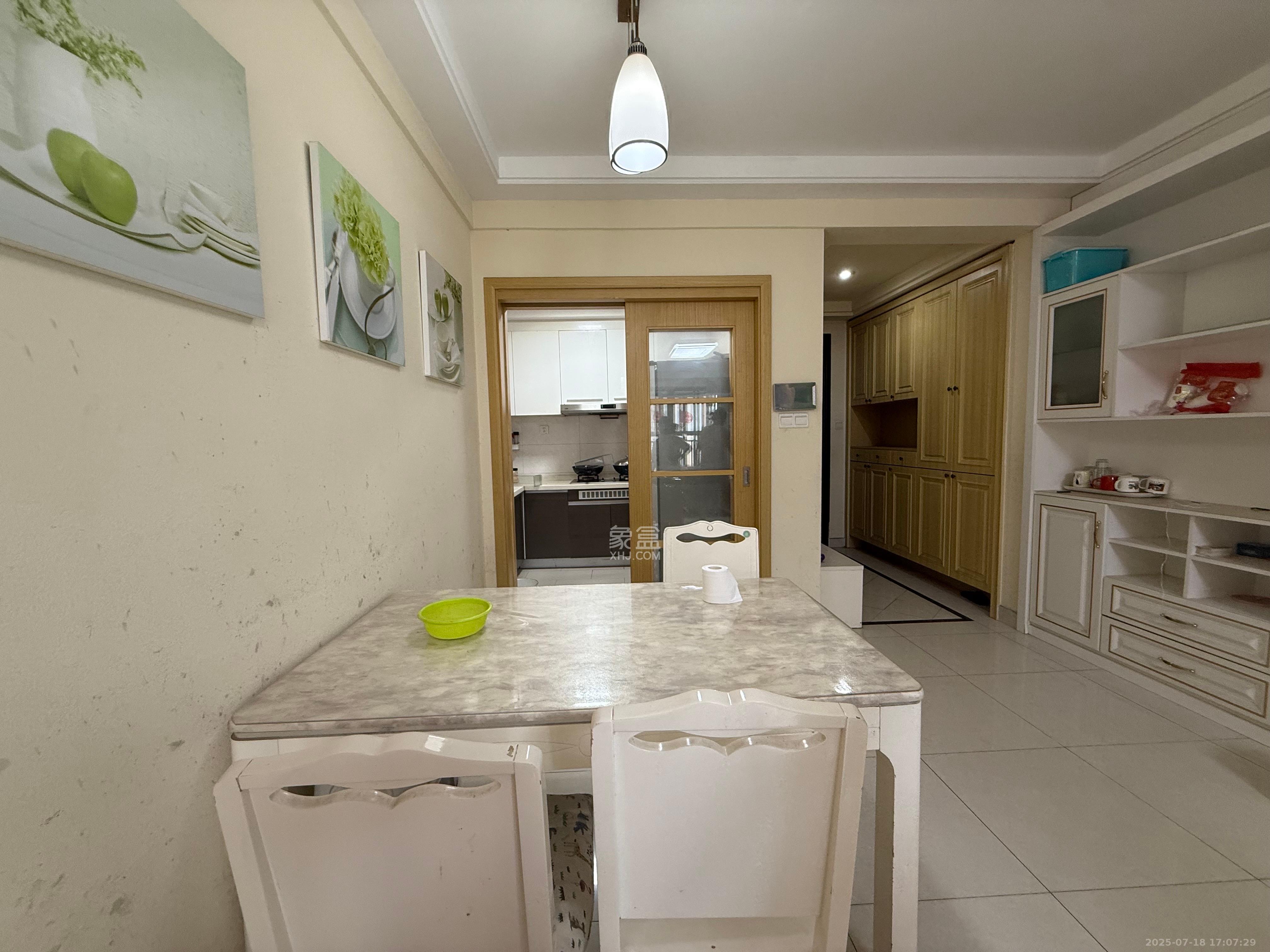 中海国际三期 3室2厅2卫 2500.0元/月 中海国际三期 3室2厅2卫 2500.0元/月室内图