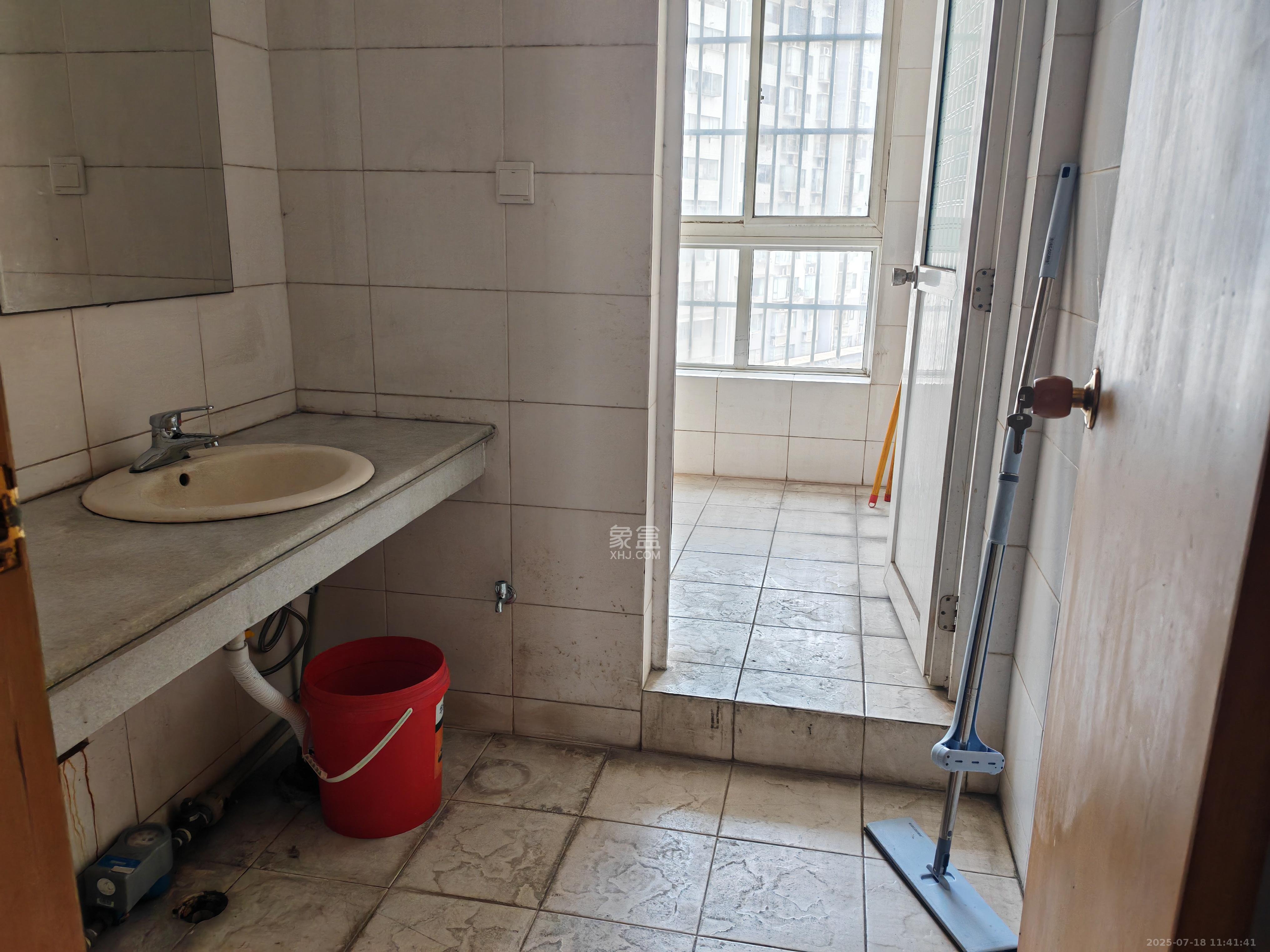 政协宿舍 5室2厅2卫 3200.0元/月 政协宿舍 5室2厅2卫 3200.0元/月室内图