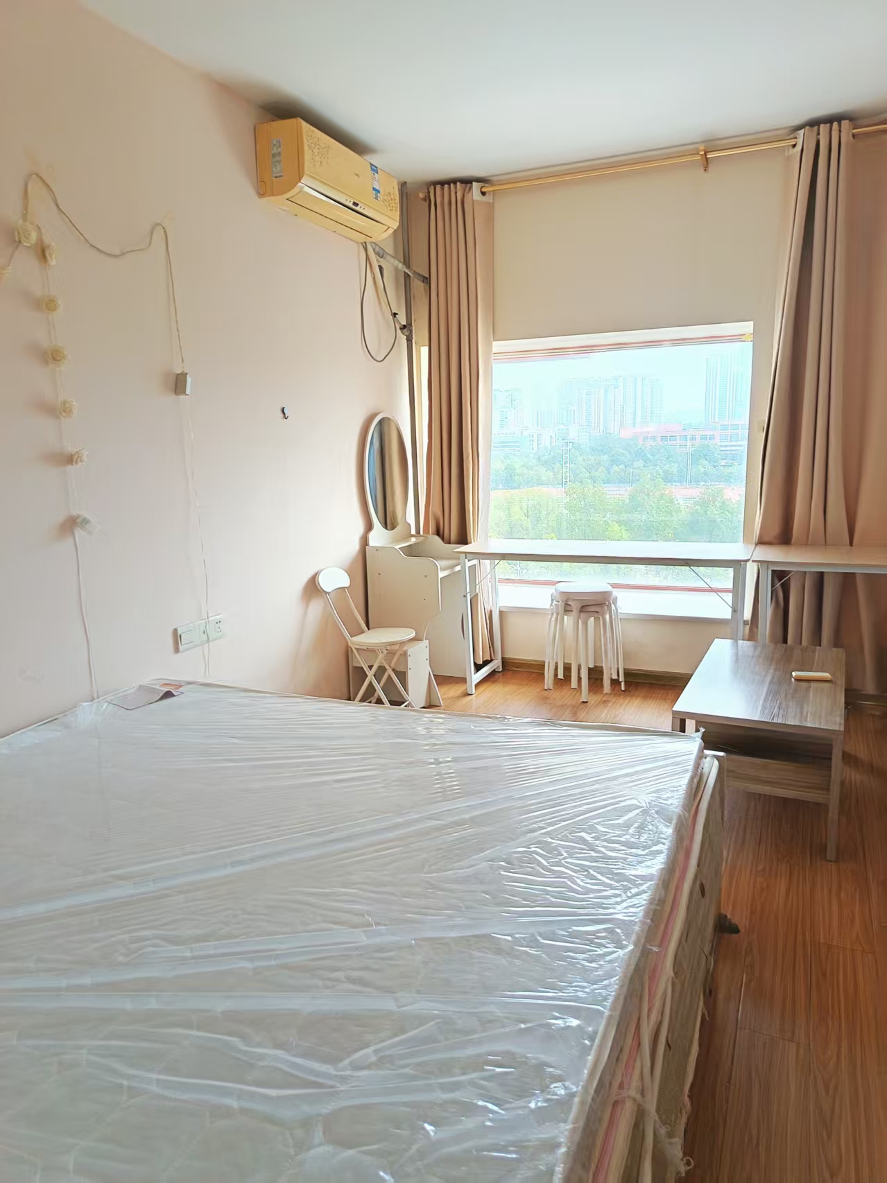 阳光青年城  1室1厅1卫    1000.0元/月 阳光青年城  1室1厅1卫    1000.0元/月