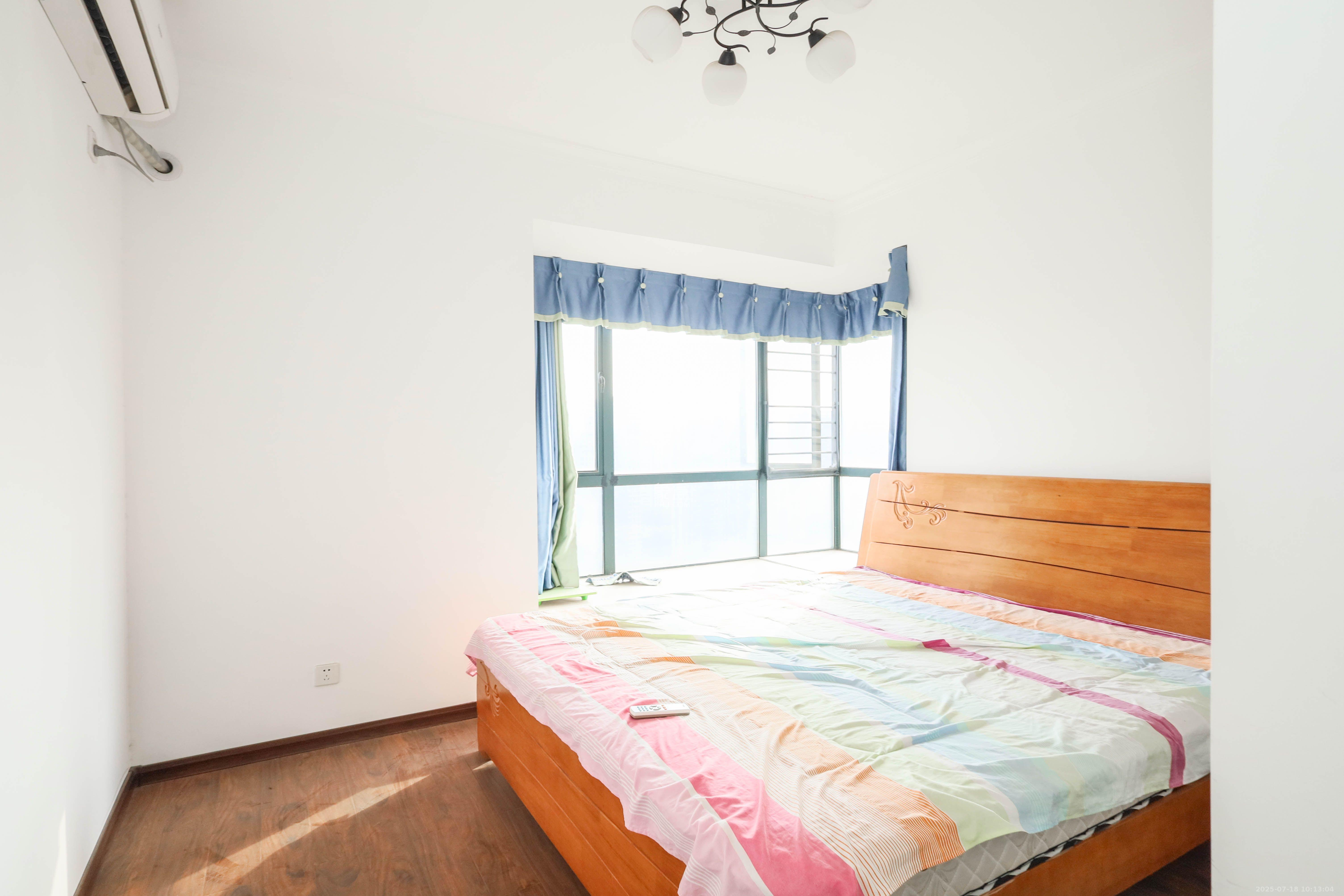 华美公寓(新猎鹰公寓)  3室2厅2卫    2100.0元/月 华美公寓(新猎鹰公寓)  3室2厅2卫    2100.0元/月室内图