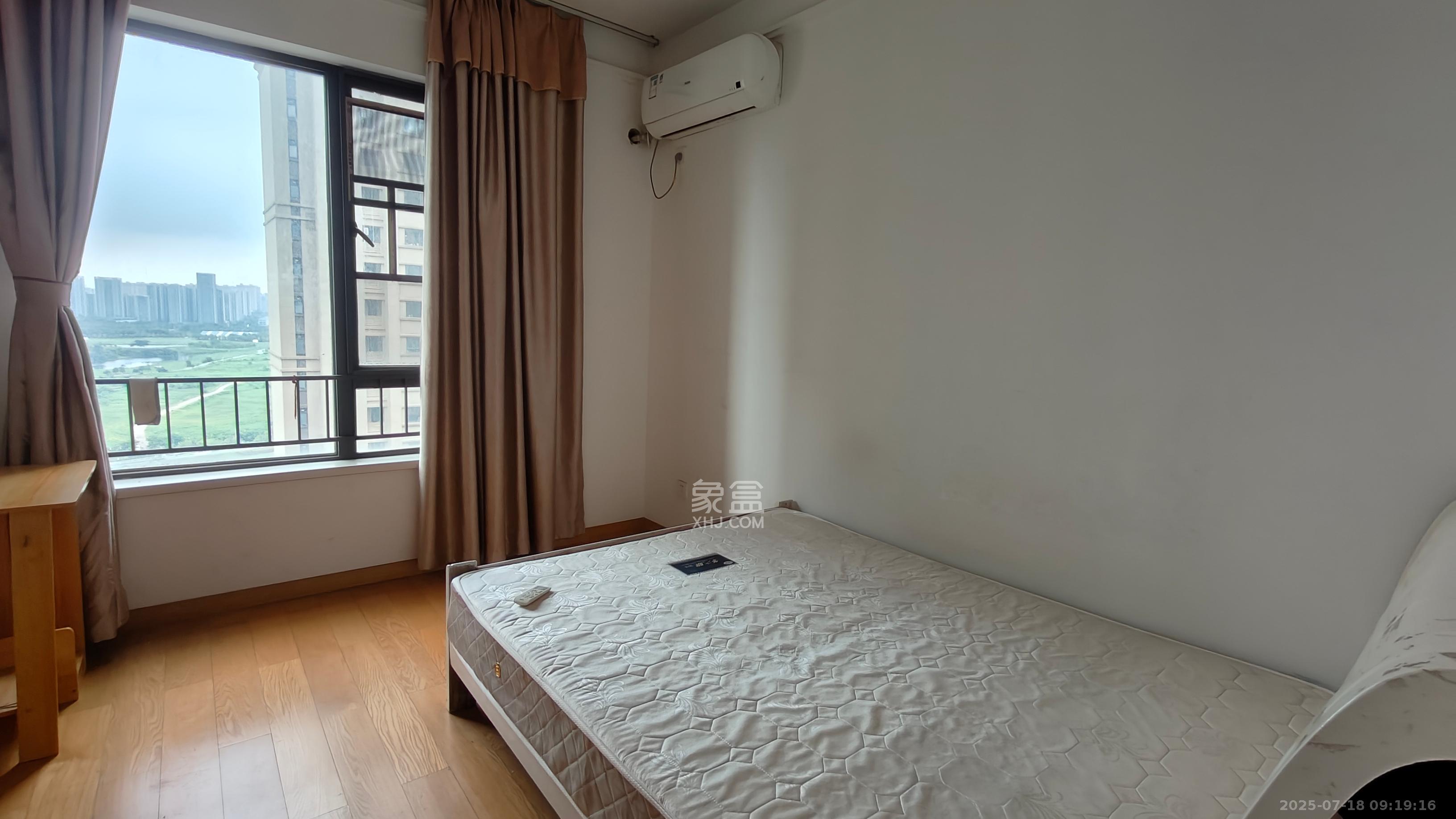 中海国际三期 3室2厅2卫 2100.0元/月 中海国际三期 3室2厅2卫 2100.0元/月室内图