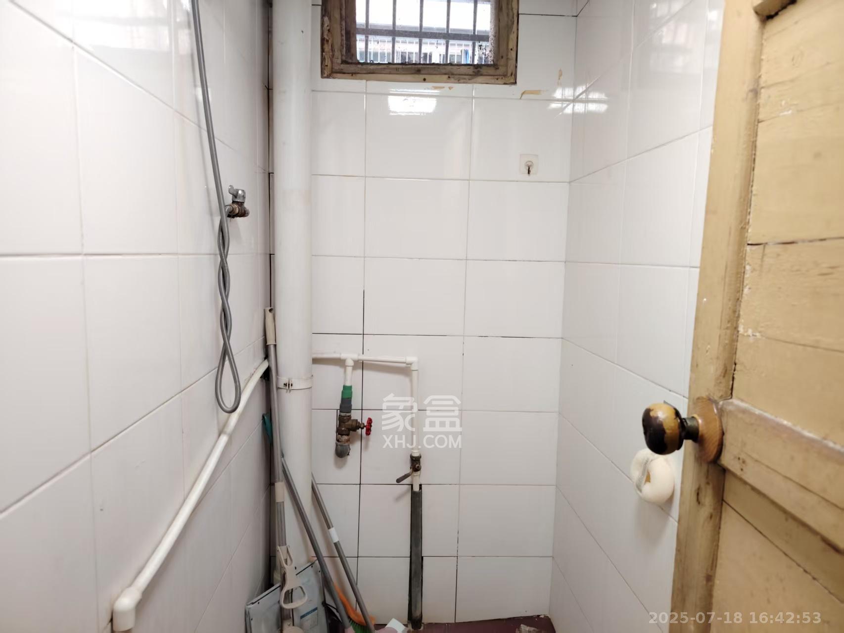 坡子街综合楼  1室1厅1卫   1200.00元/月室内图