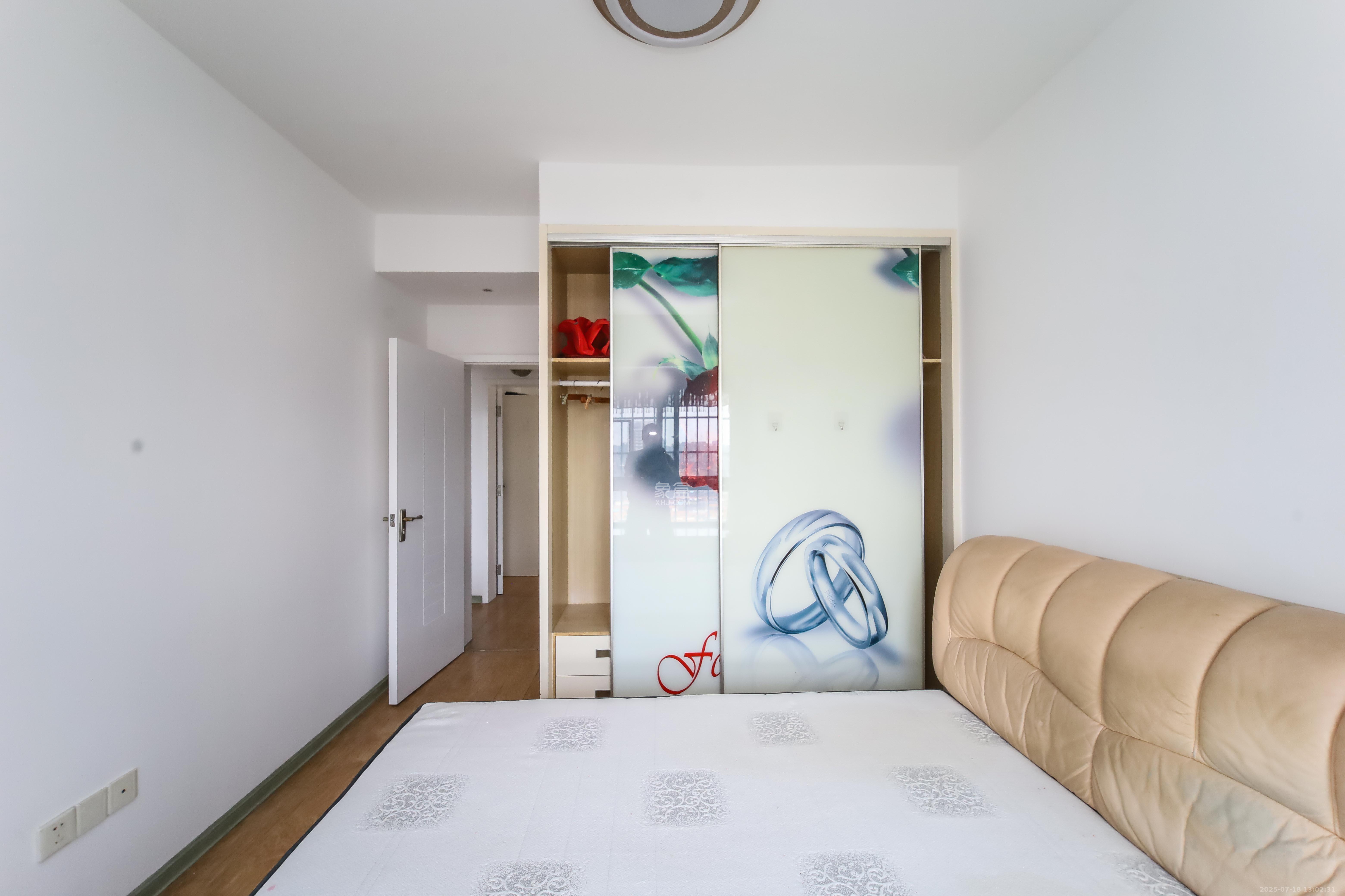 东玺门 2室2厅1卫 70.0万 东玺门 2室2厅1卫 70.0万卧室