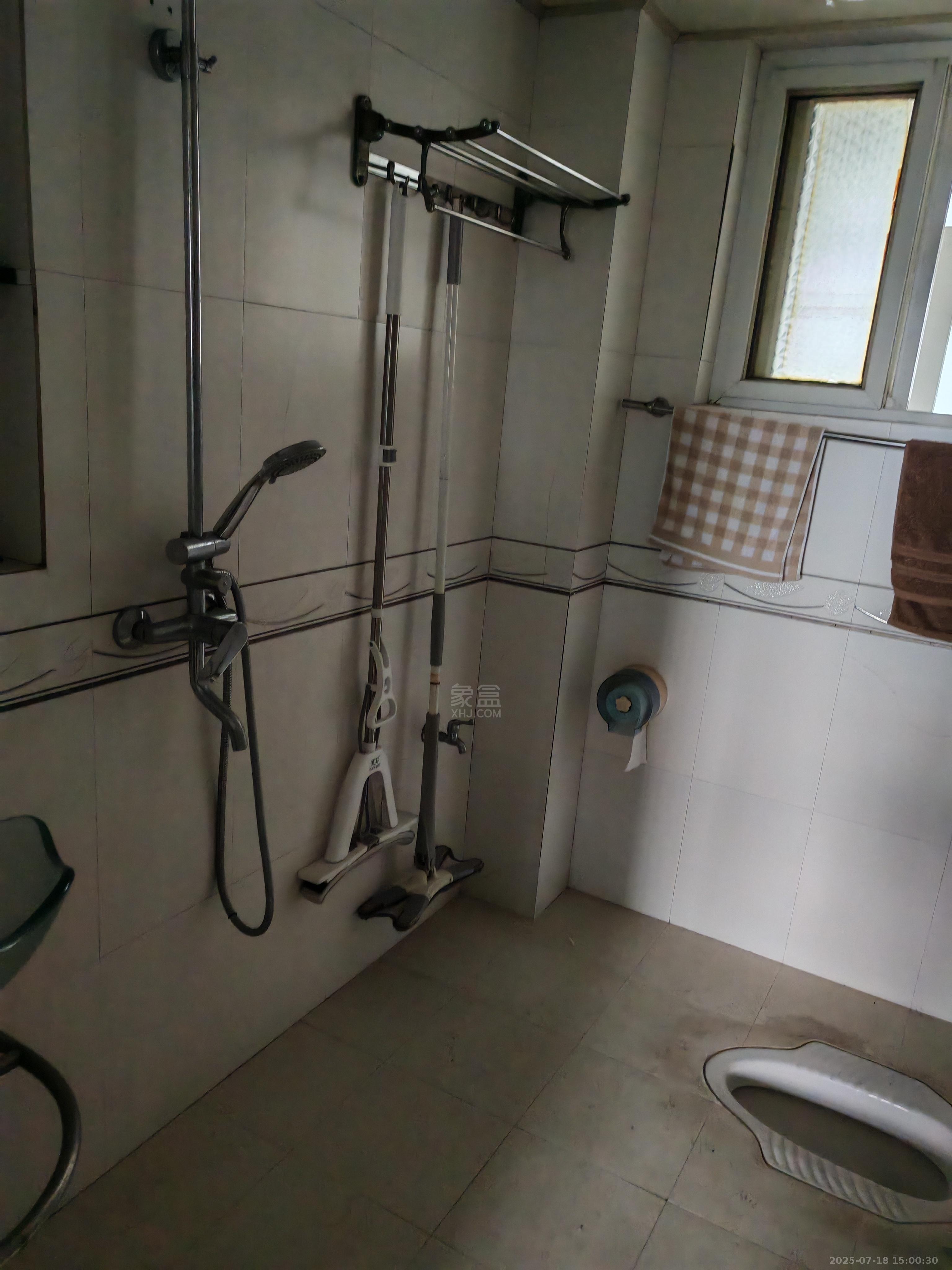 桥梁厂二区  3室2厅2卫    1500.0元/月 桥梁厂二区  3室2厅2卫    1500.0元/月室内图