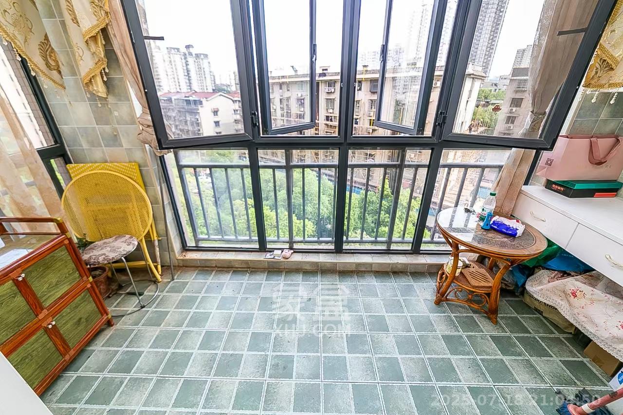 江山如画  3室2厅2卫    3500.0元/月 江山如画  3室2厅2卫    3500.0元/月室内图