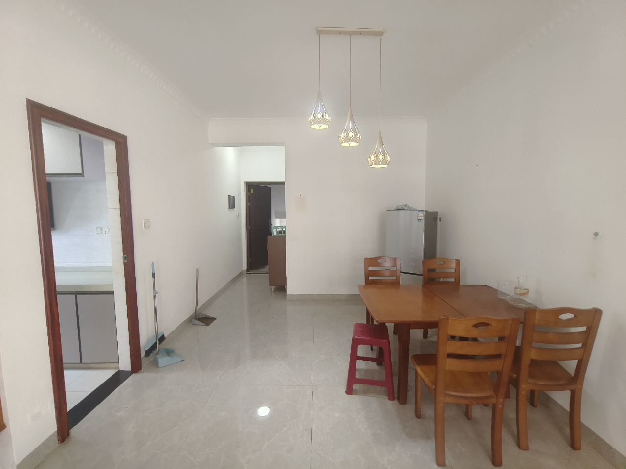 宝源花园  2室2厅1卫    2300.0元/月 宝源花园  2室2厅1卫    2300.0元/月室内图