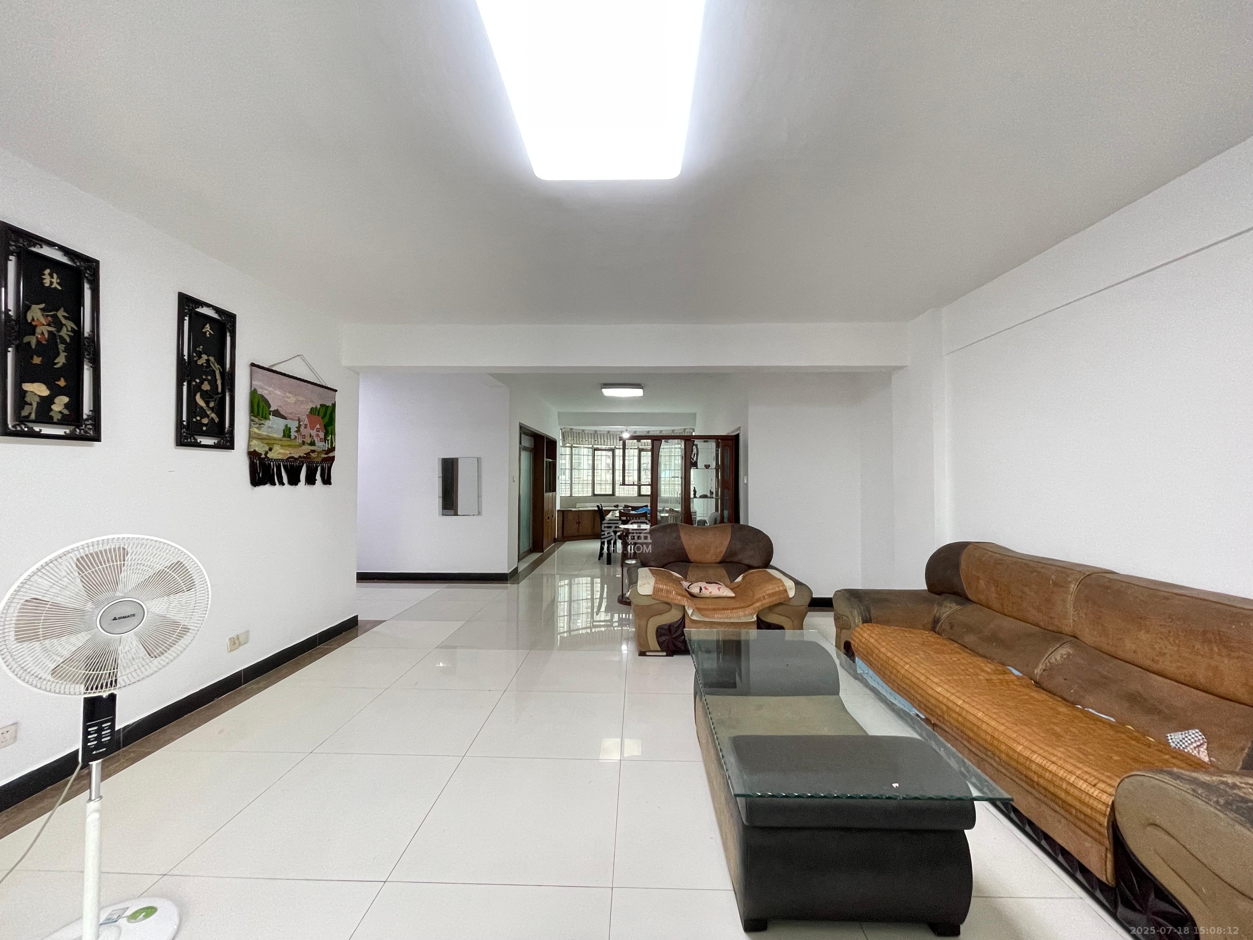 扬帆小区  3室2厅2卫    2100.0元/月 扬帆小区  3室2厅2卫    2100.0元/月室内图1